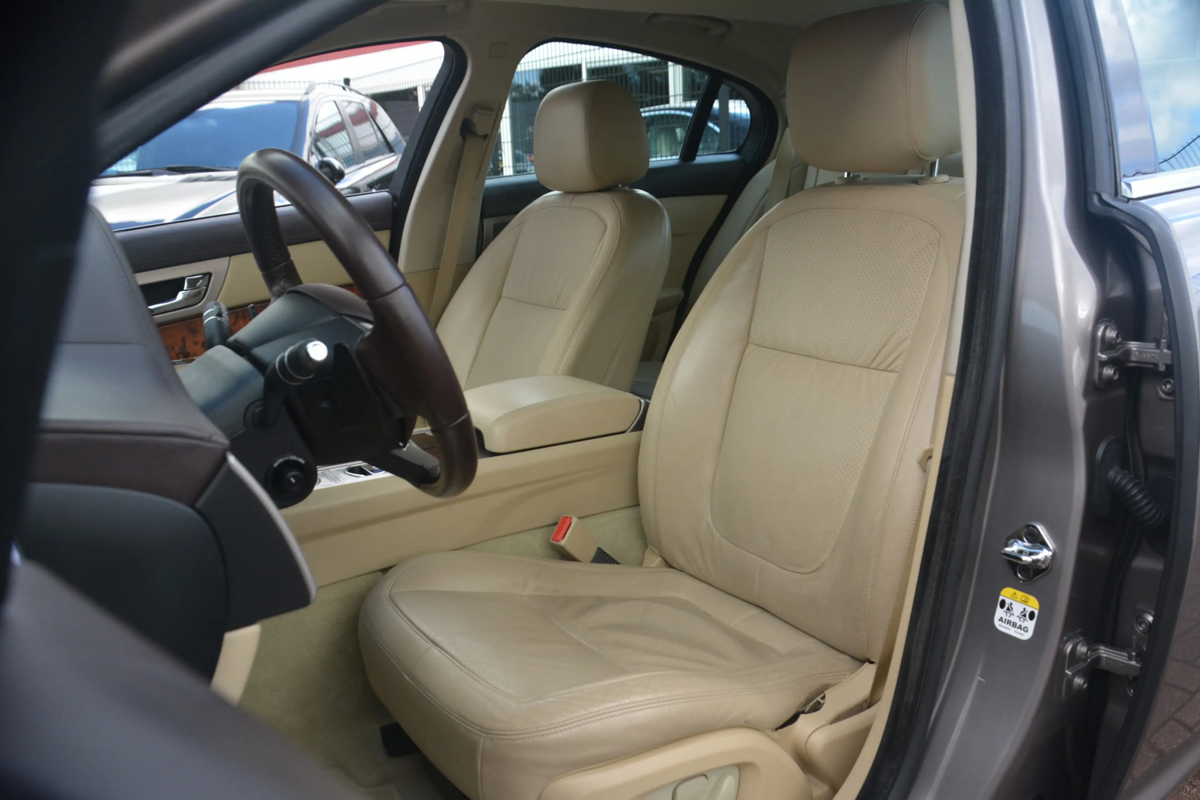 Jaguar XF 4.2 V8 Premium Luxury | Navigatie | Camera | Keyle — photo 7