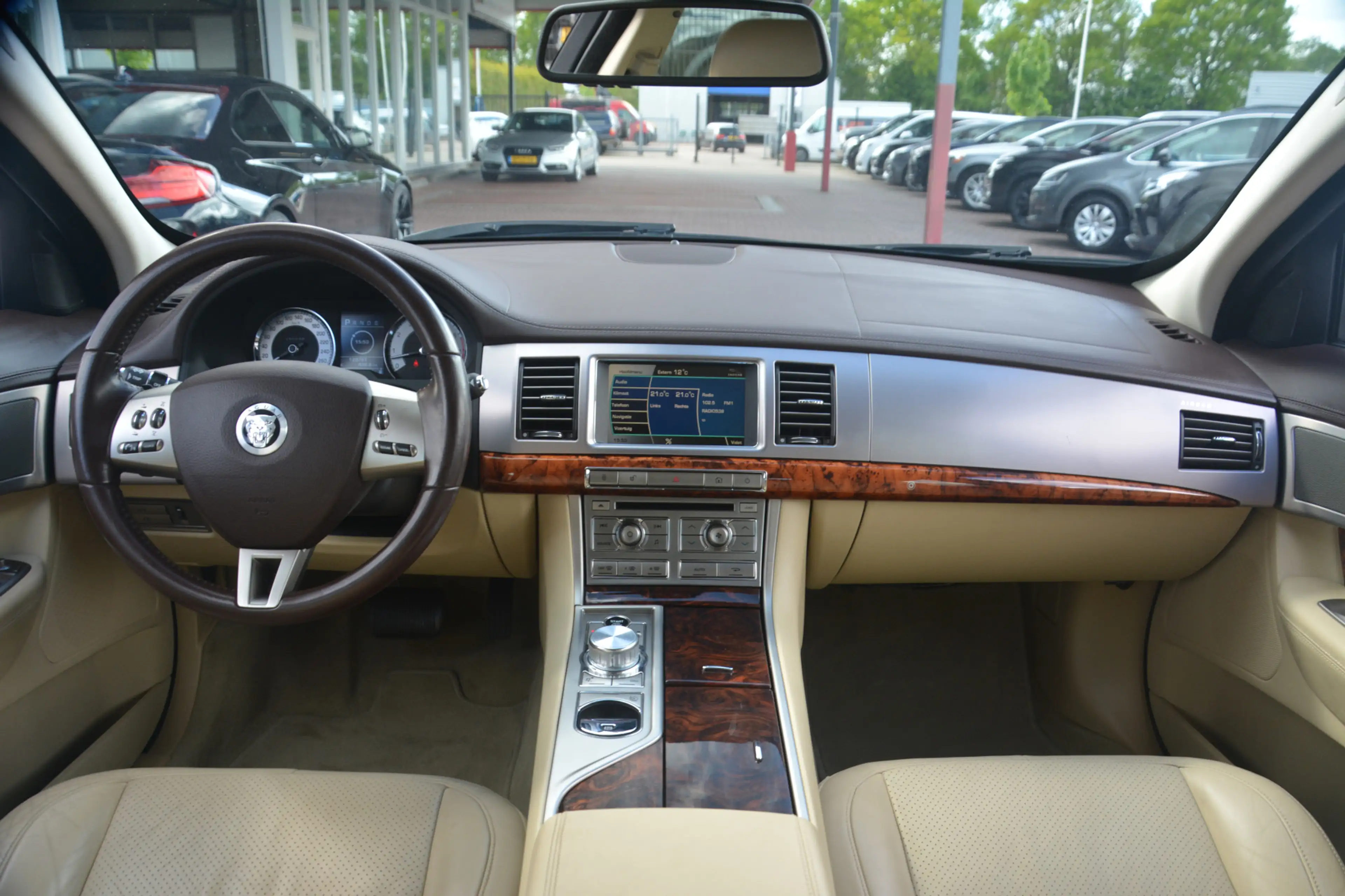 Jaguar XF 4.2 V8 Premium Luxury | Navigatie | Camera | Keyle — photo 10