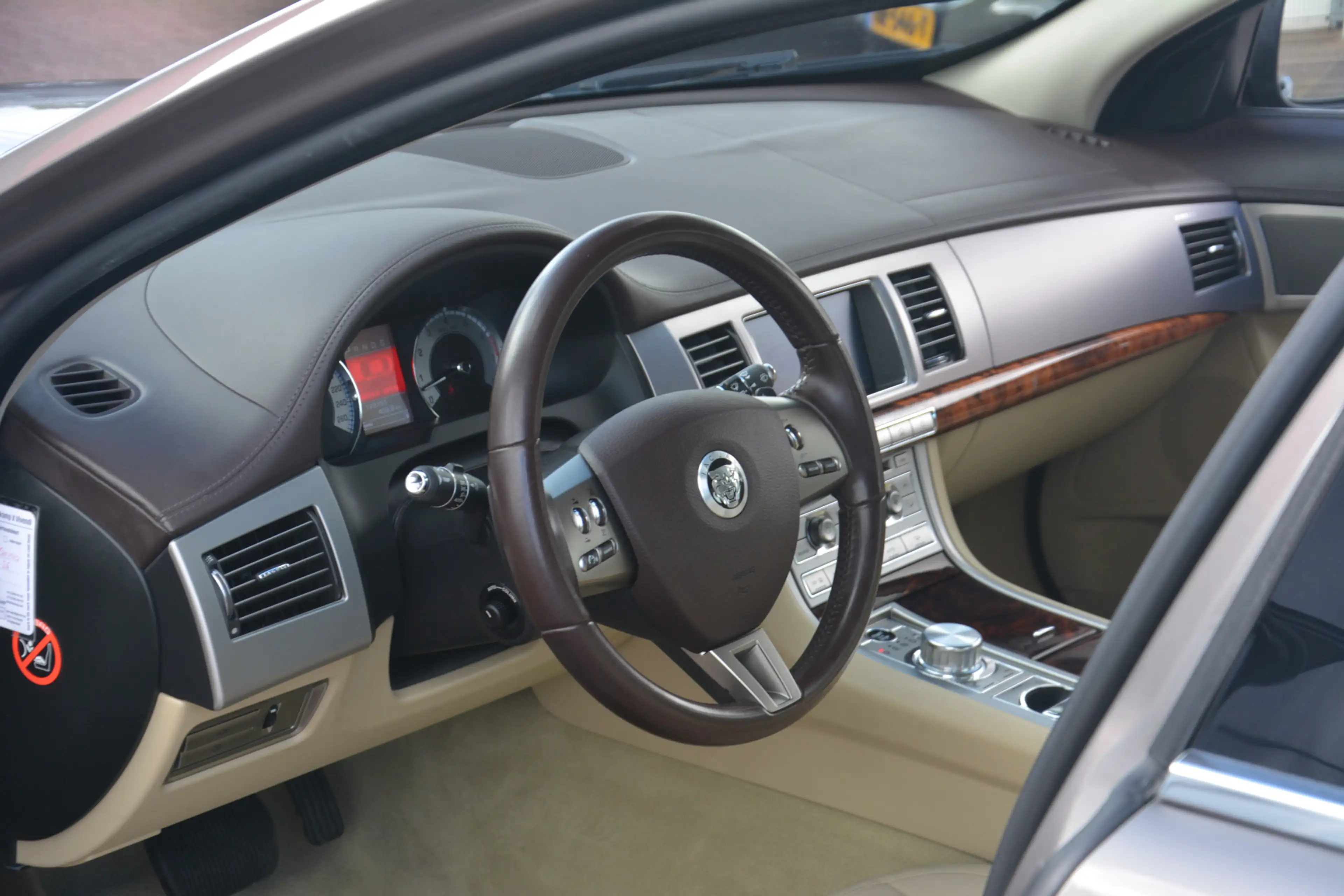 Jaguar XF 4.2 V8 Premium Luxury | Navigatie | Camera | Keyle — photo 8