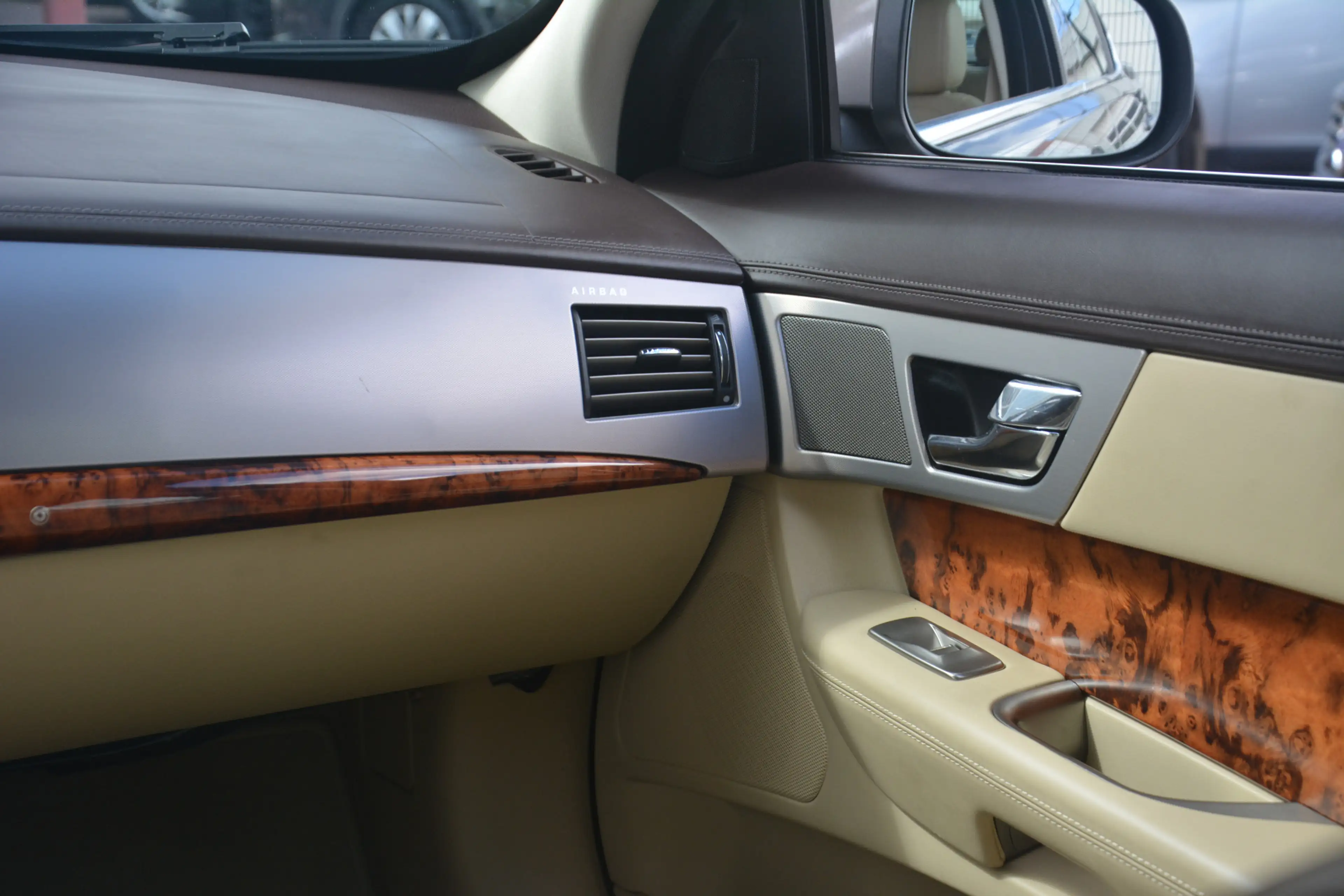Jaguar XF 4.2 V8 Premium Luxury | Navigatie | Camera | Keyle — photo 12