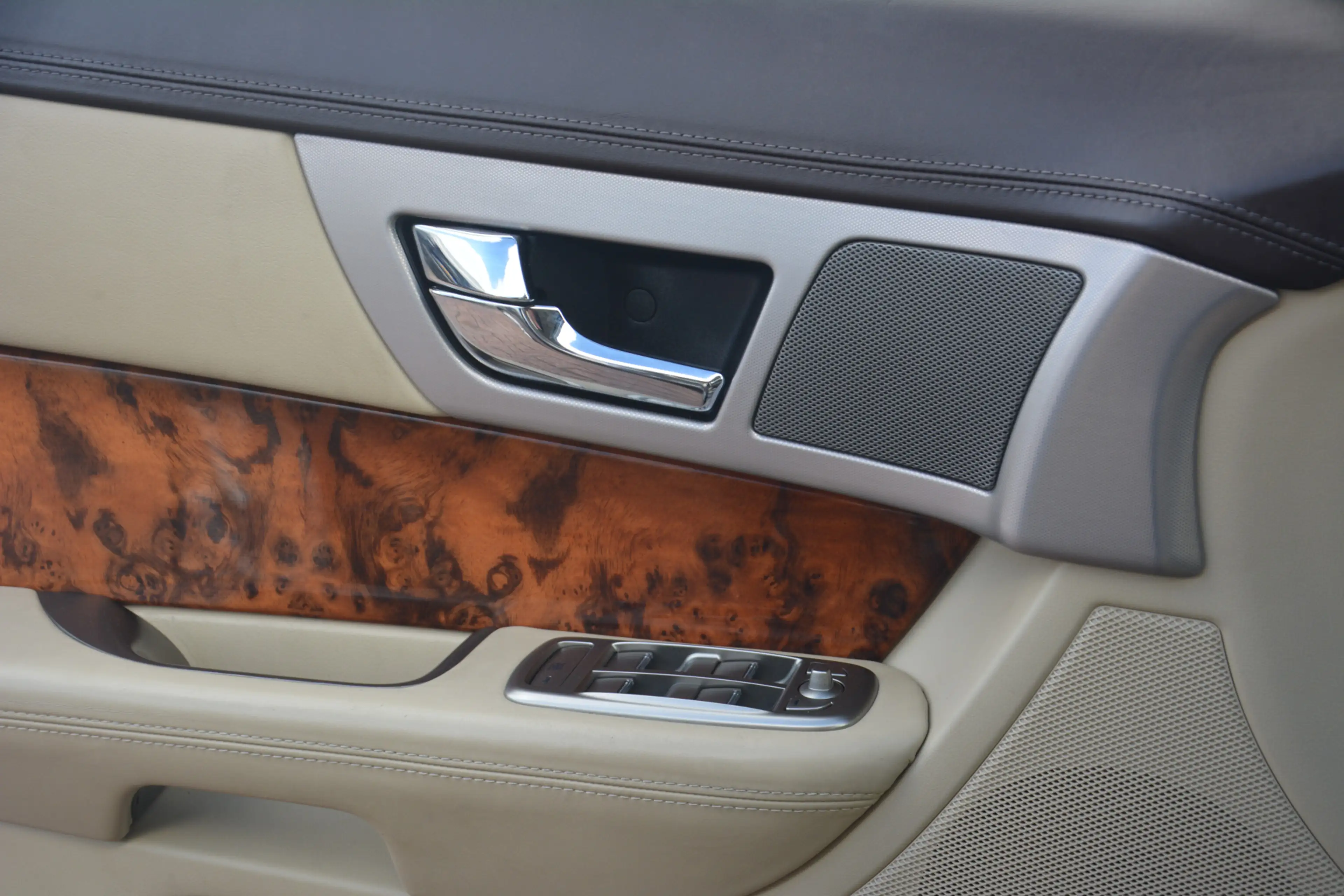 Jaguar XF 4.2 V8 Premium Luxury | Navigatie | Camera | Keyle — photo 21