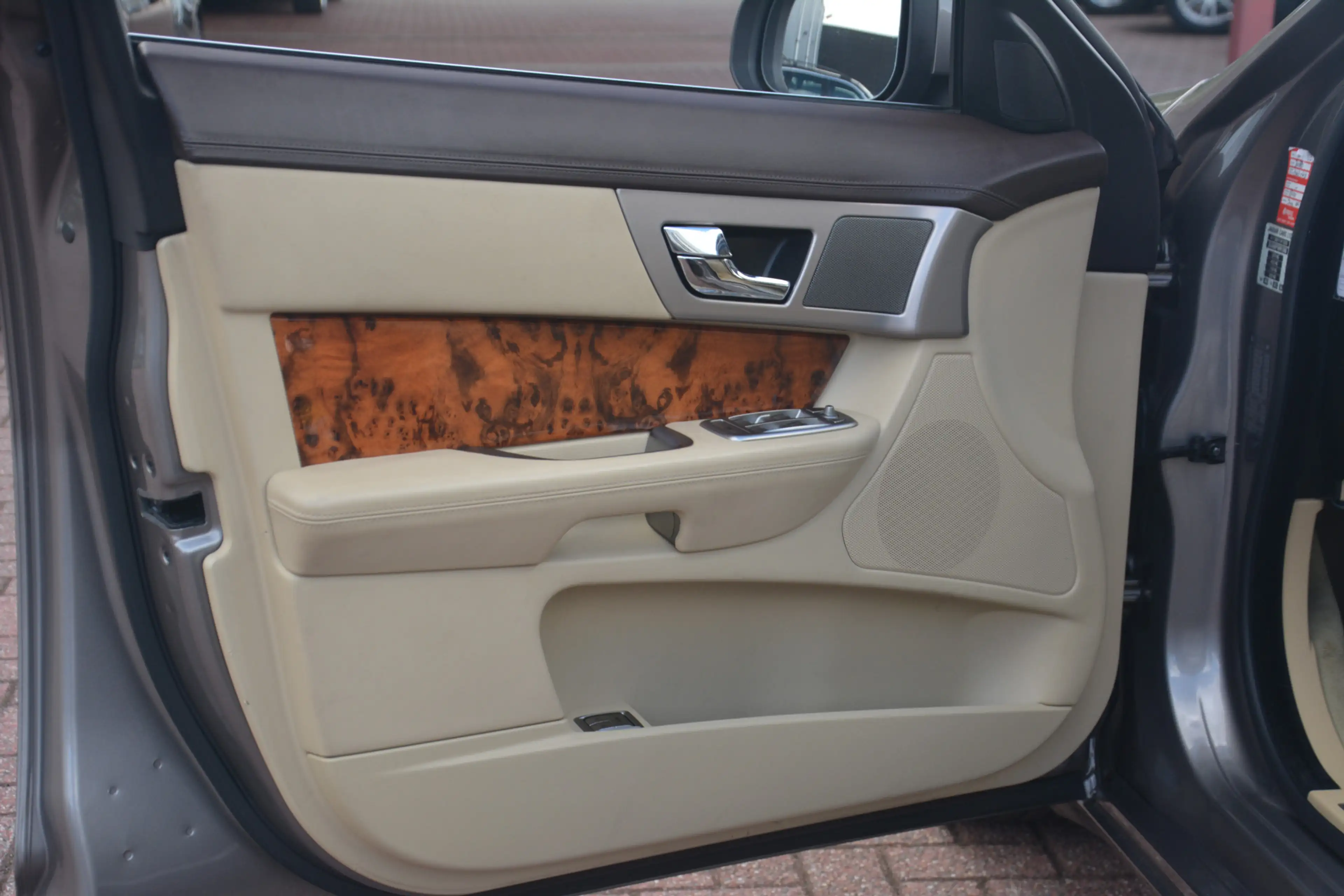 Jaguar XF 4.2 V8 Premium Luxury | Navigatie | Camera | Keyle — photo 9