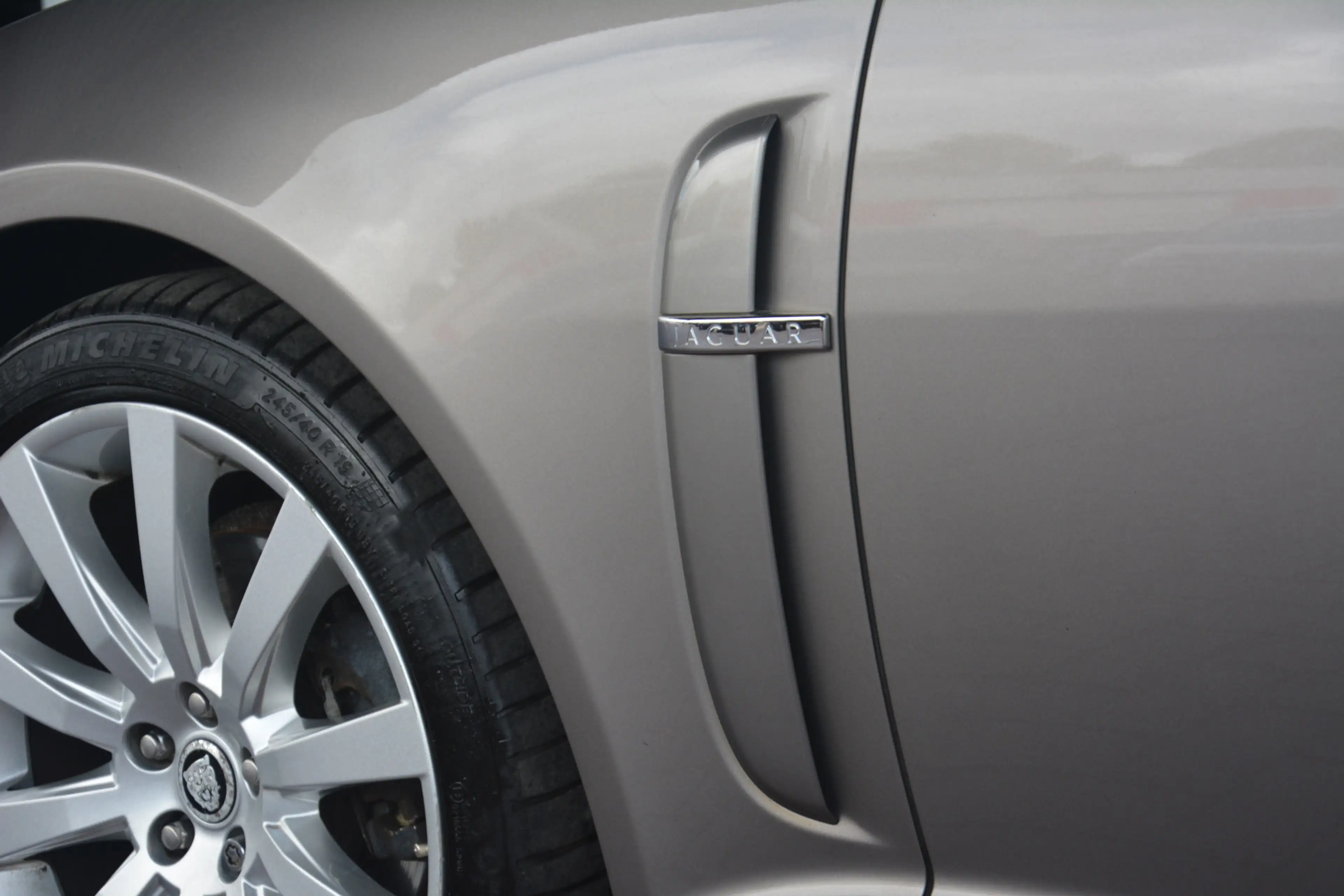 Jaguar XF 4.2 V8 Premium Luxury | Navigatie | Camera | Keyle — photo 34