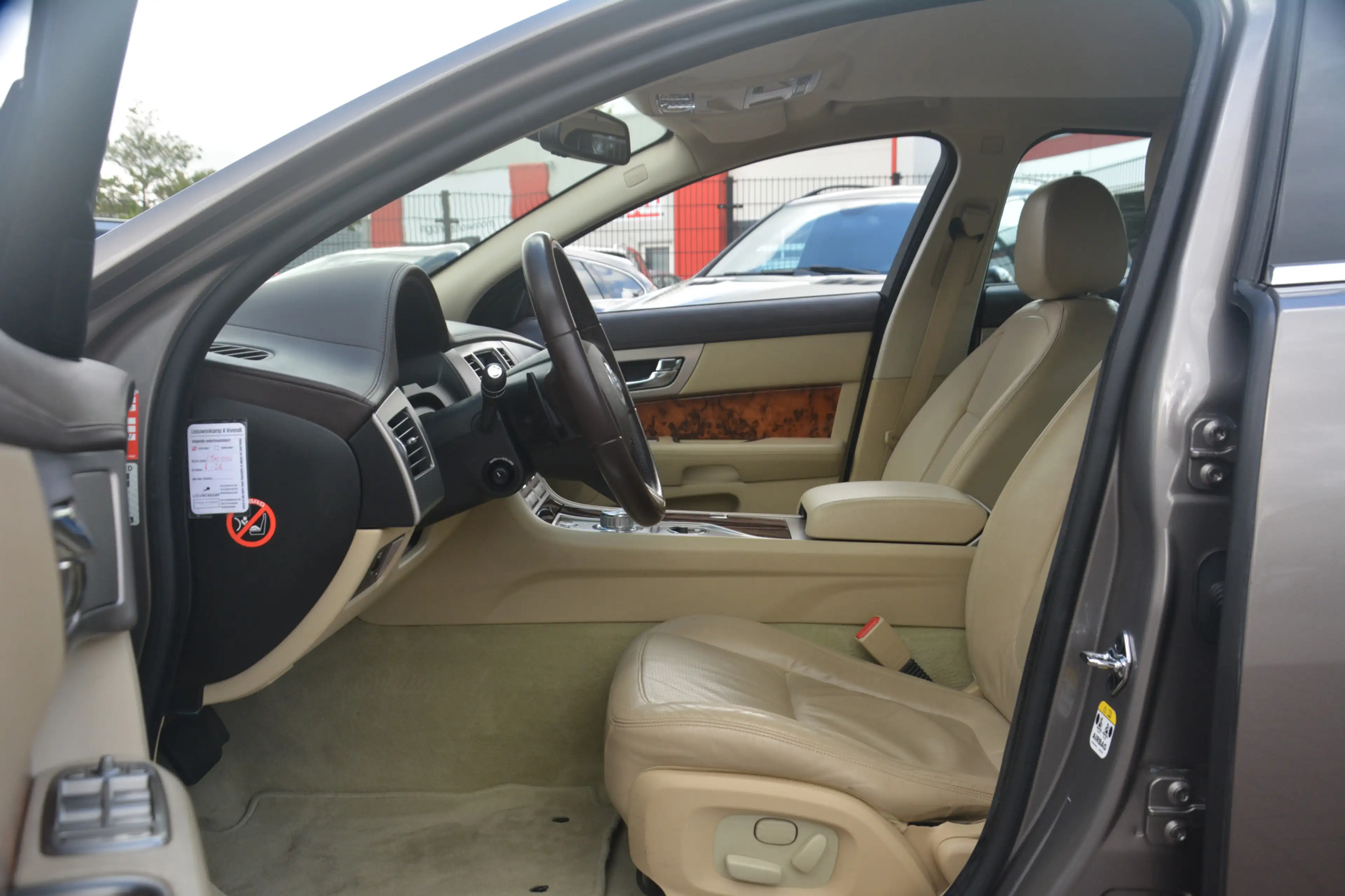 Jaguar XF 4.2 V8 Premium Luxury | Navigatie | Camera | Keyle — photo 6