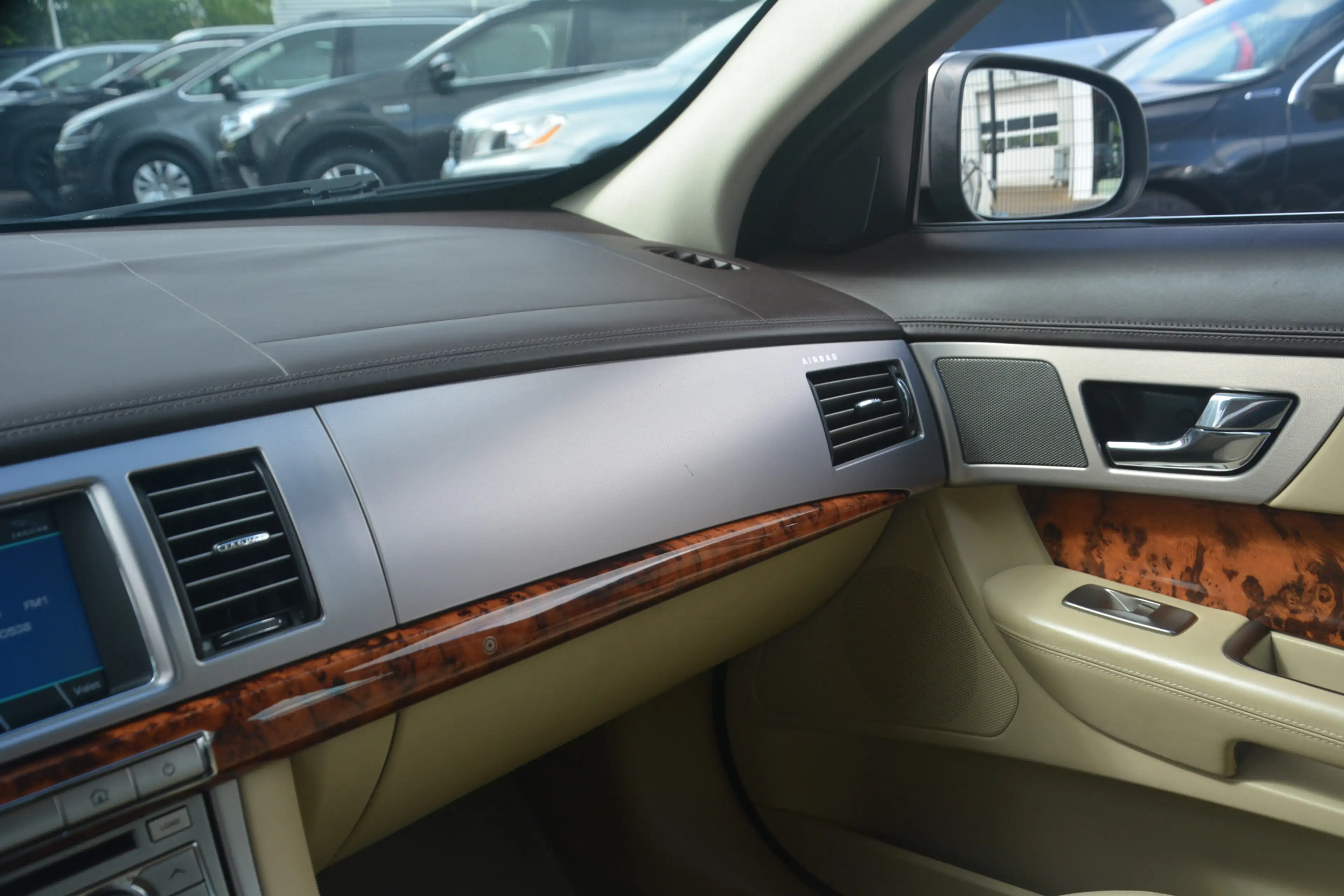 Jaguar XF 4.2 V8 Premium Luxury | Navigatie | Camera | Keyle — photo 23