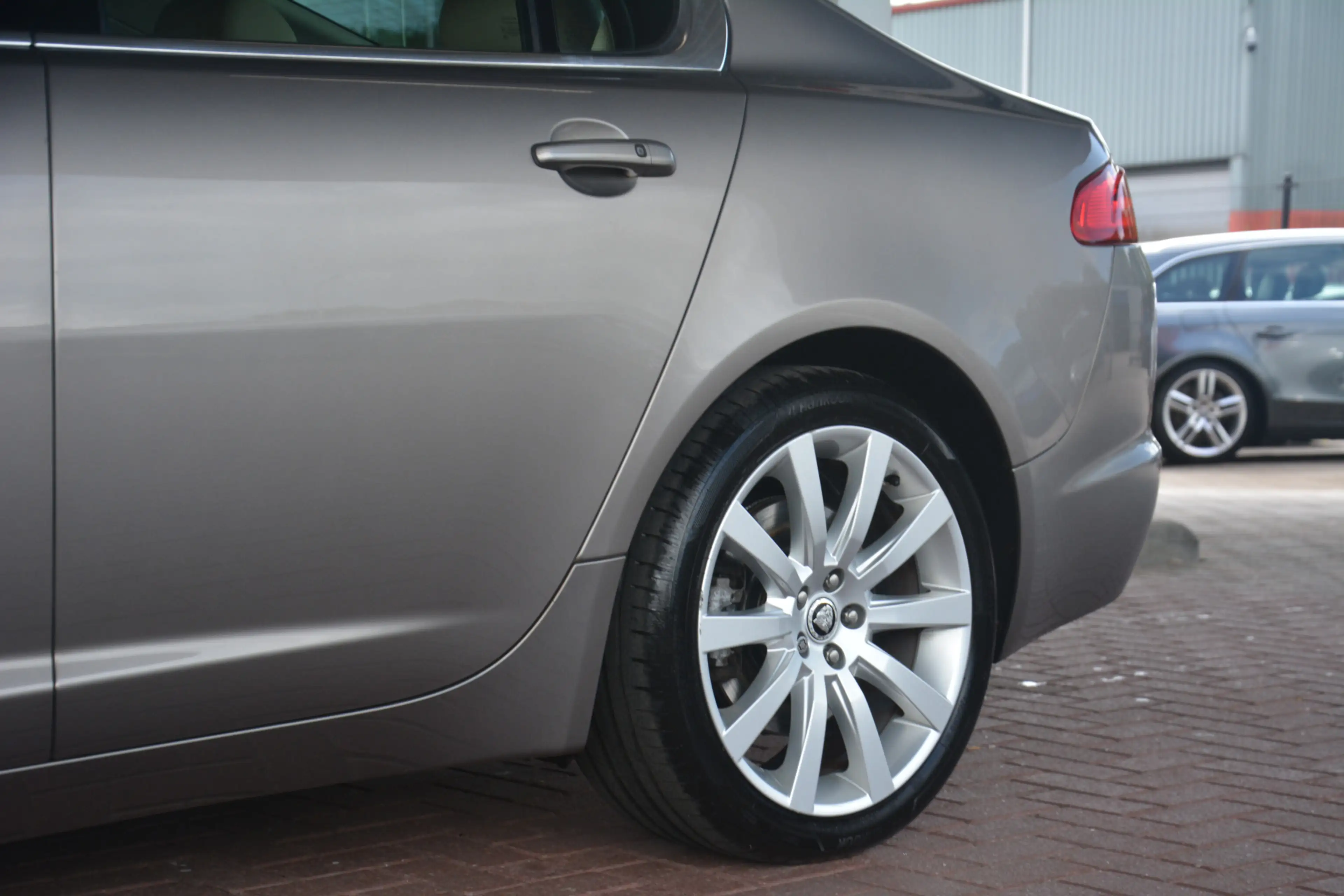 Jaguar XF 4.2 V8 Premium Luxury | Navigatie | Camera | Keyle — photo 33