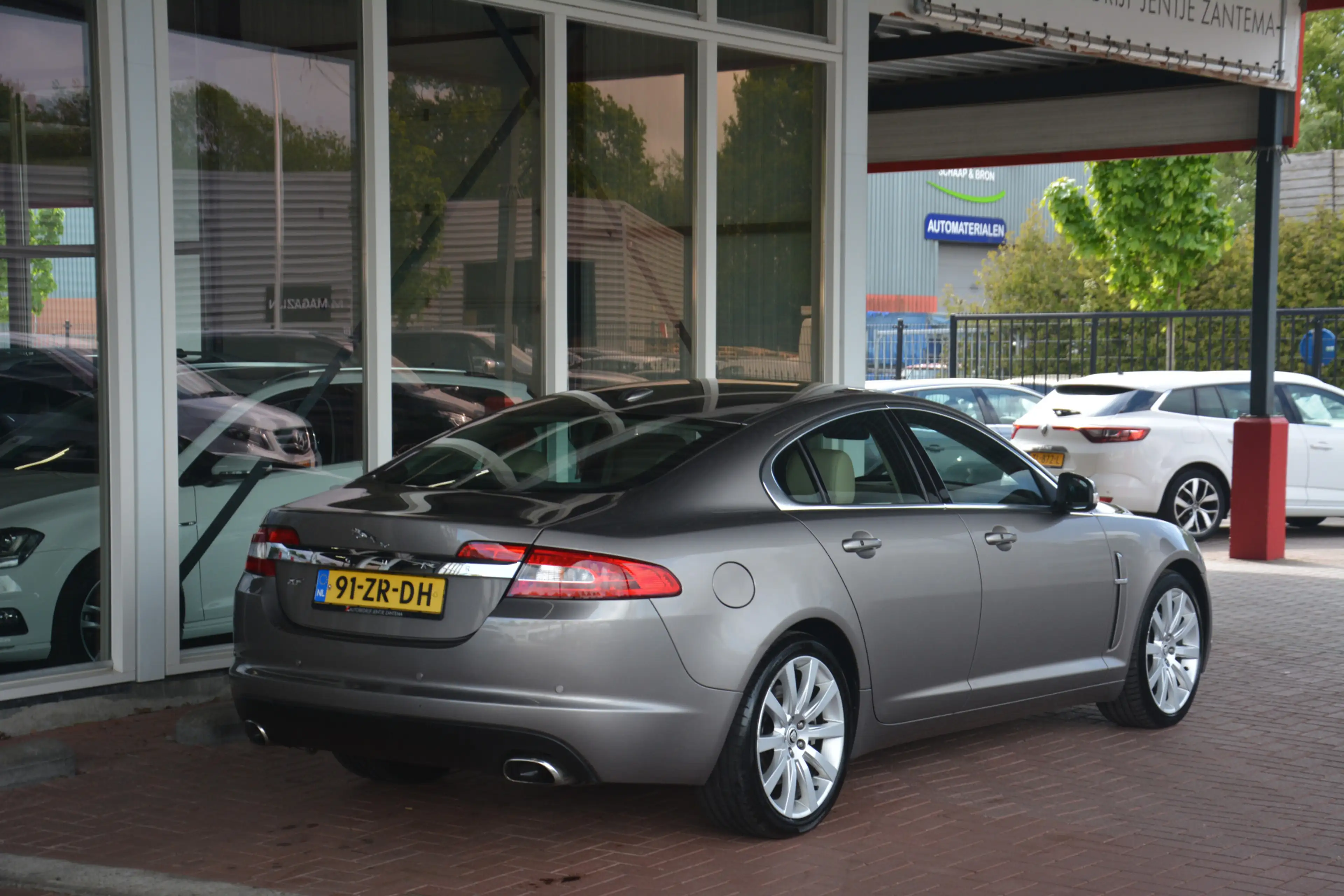 Jaguar XF 4.2 V8 Premium Luxury | Navigatie | Camera | Keyle — photo 35
