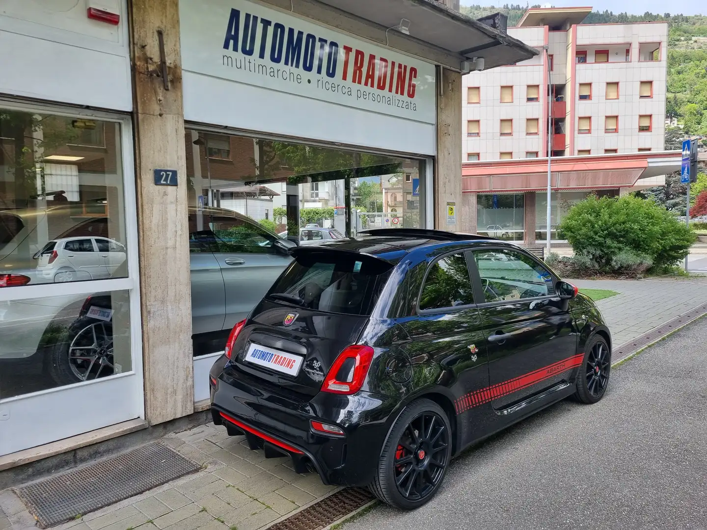 Abarth 595 1.4 t-jet Competizione 180cv TETTUCCIO APRIBILE Zwart - 2