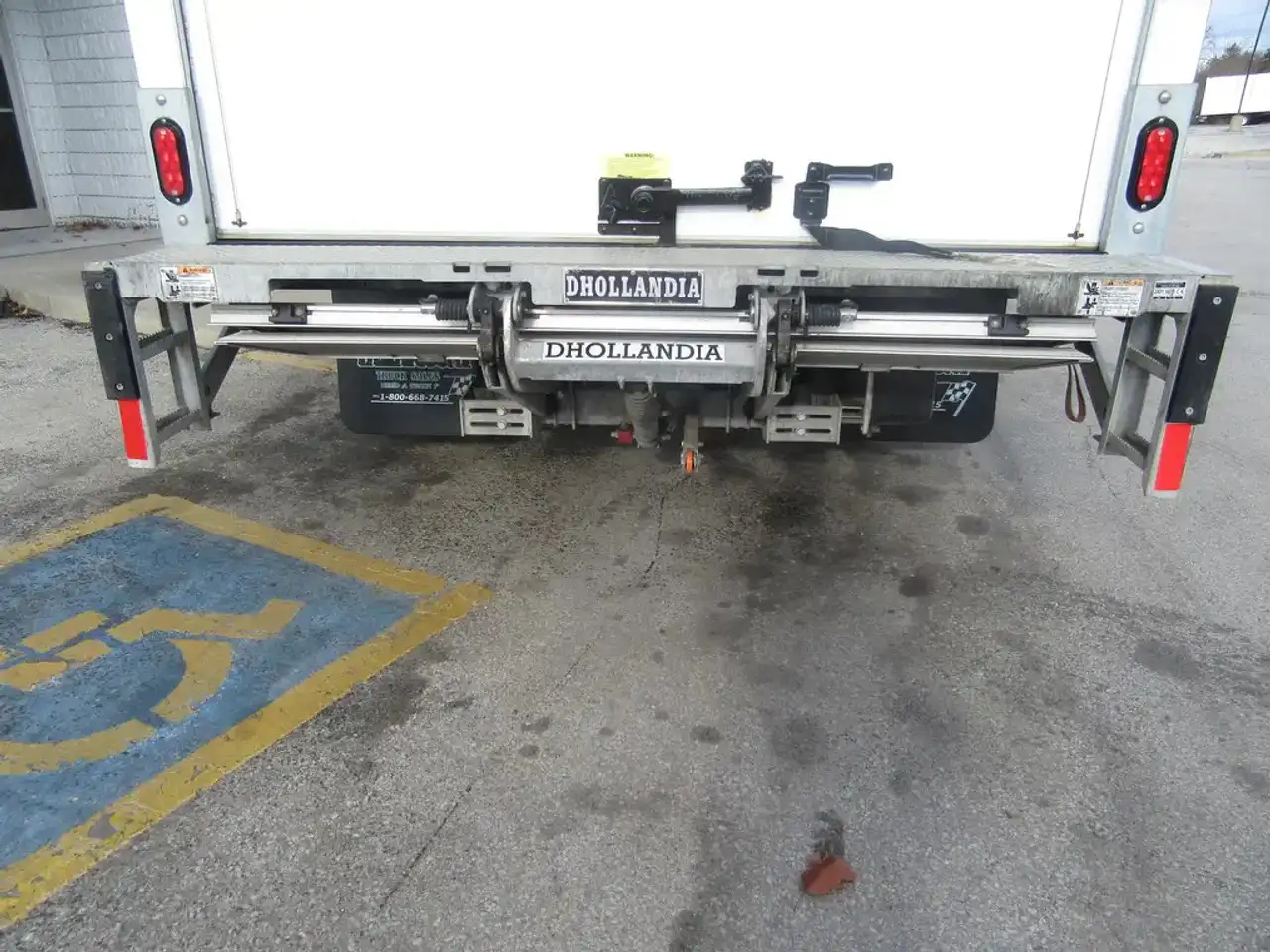 Ford E-450 снимка Ford E-450