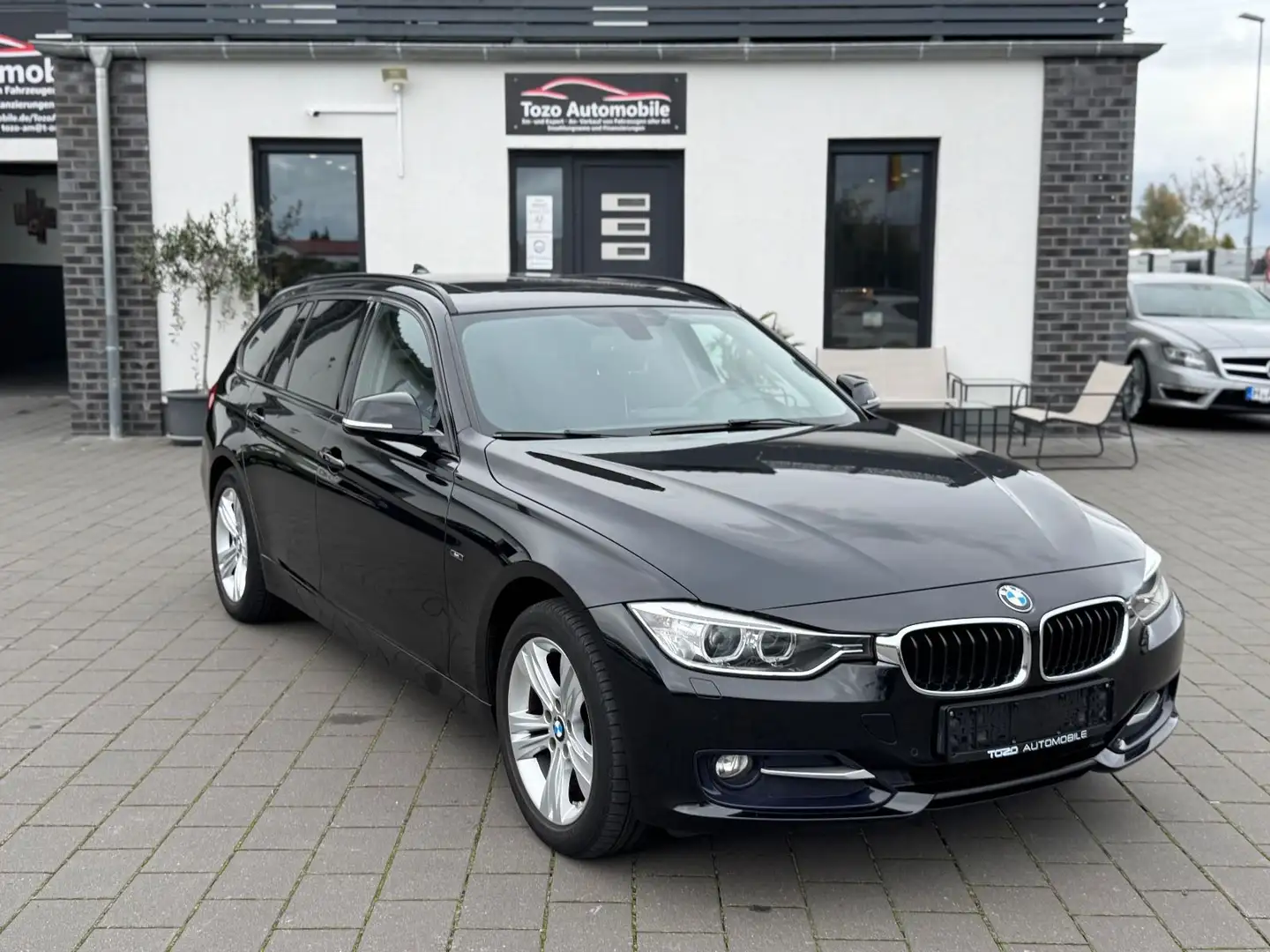 BMW 318 d Touring*PANO*XENON*NAVI*TEMPO* Noir - 1