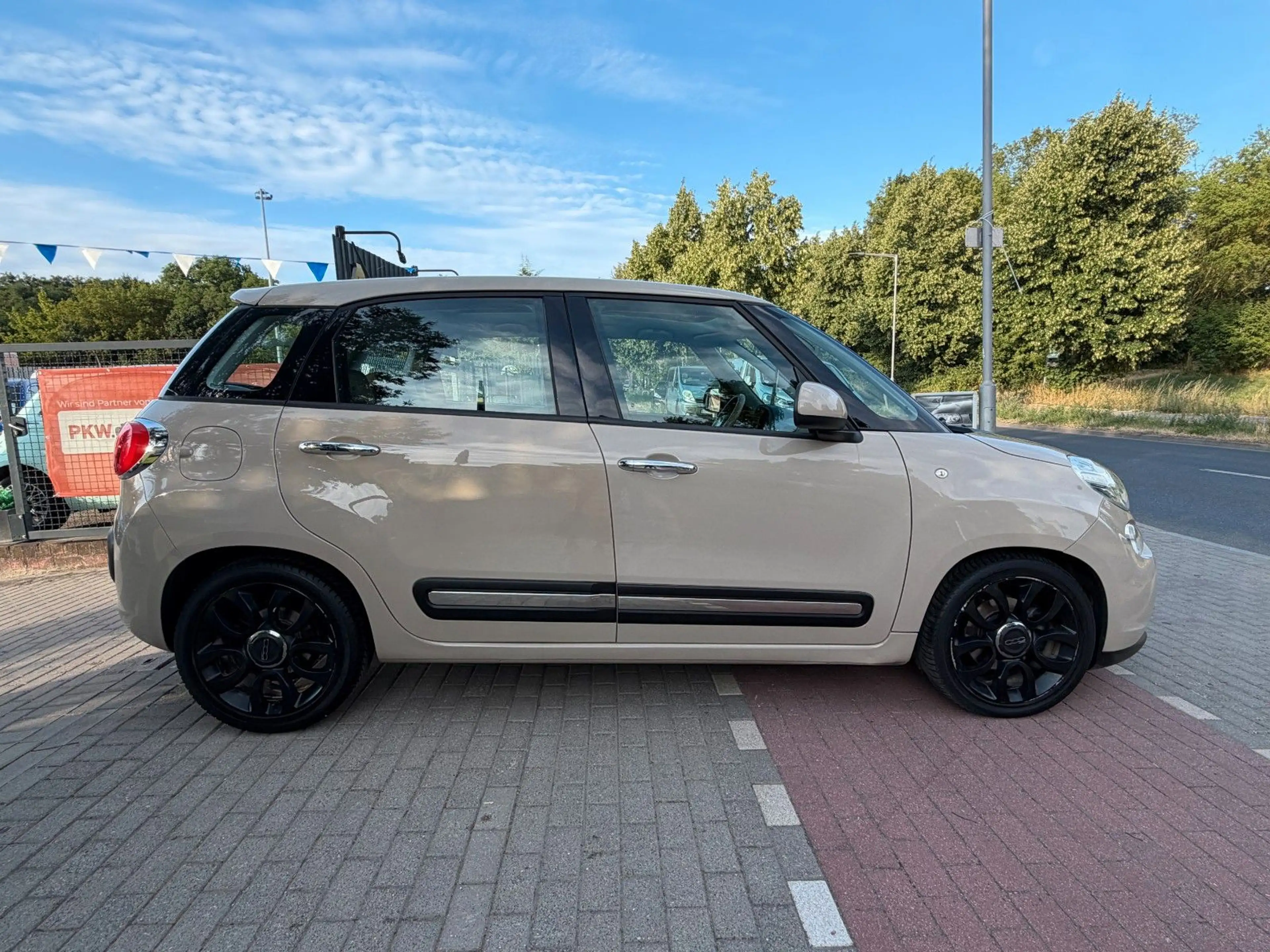 Fiat 500L Lounge 1.3JTD*Panorama*Klimaaut.*Temp*PDC — photo 4