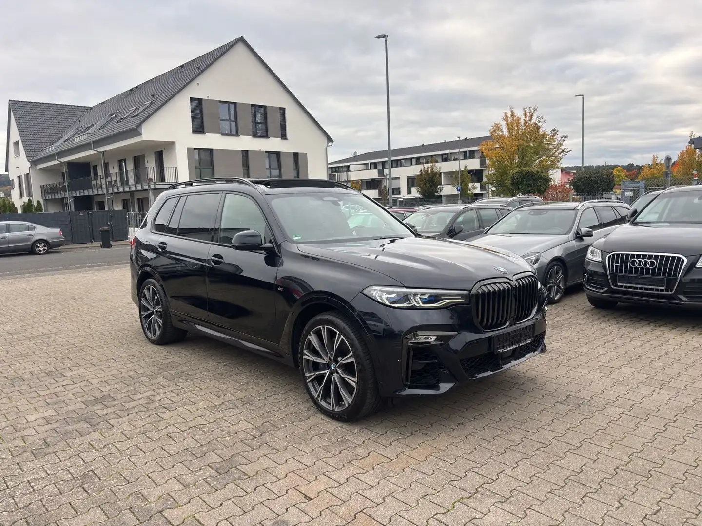 BMW X7 M50 Pano Laser 22 Zoll SKY Standhz 7 Sitze Noir - 2