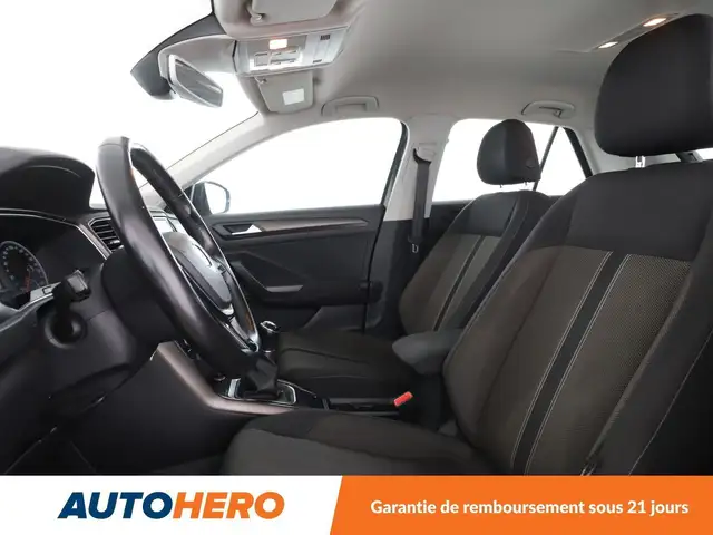 Volkswagen T-Roc view 10