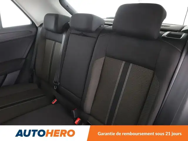 Volkswagen T-Roc view 14
