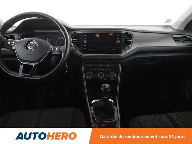 Volkswagen T-Roc view 12