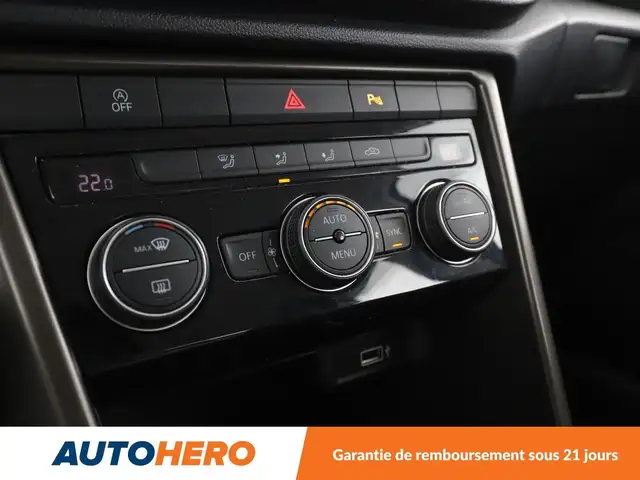 Volkswagen T-Roc view 22