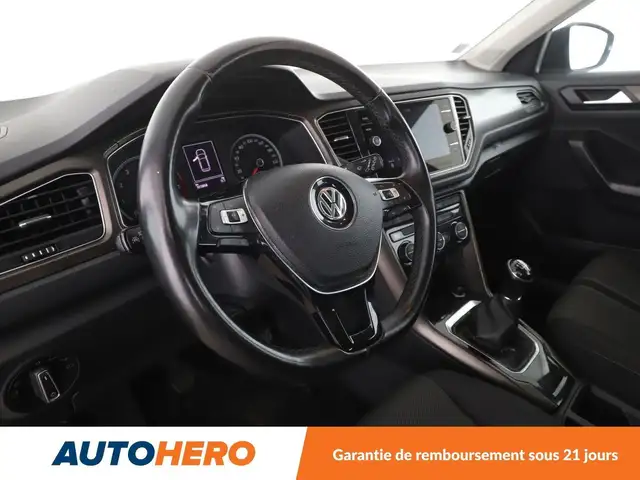 Volkswagen T-Roc view 11