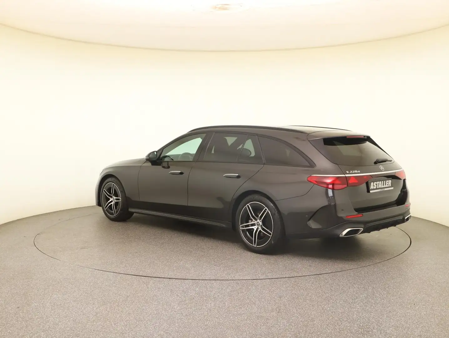 Mercedes-Benz E 220 T d AMG Line 2x LED+Night+Distro+AHK+WiPa Grey - 2