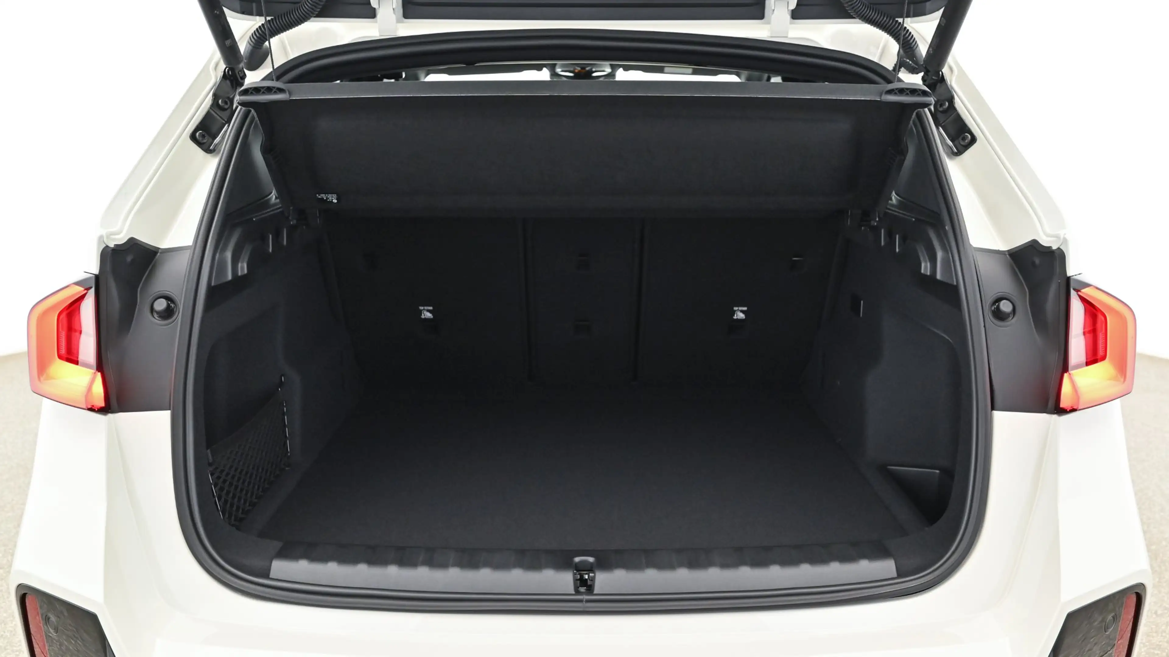 BMW iX1 eDrive20 — photo 12