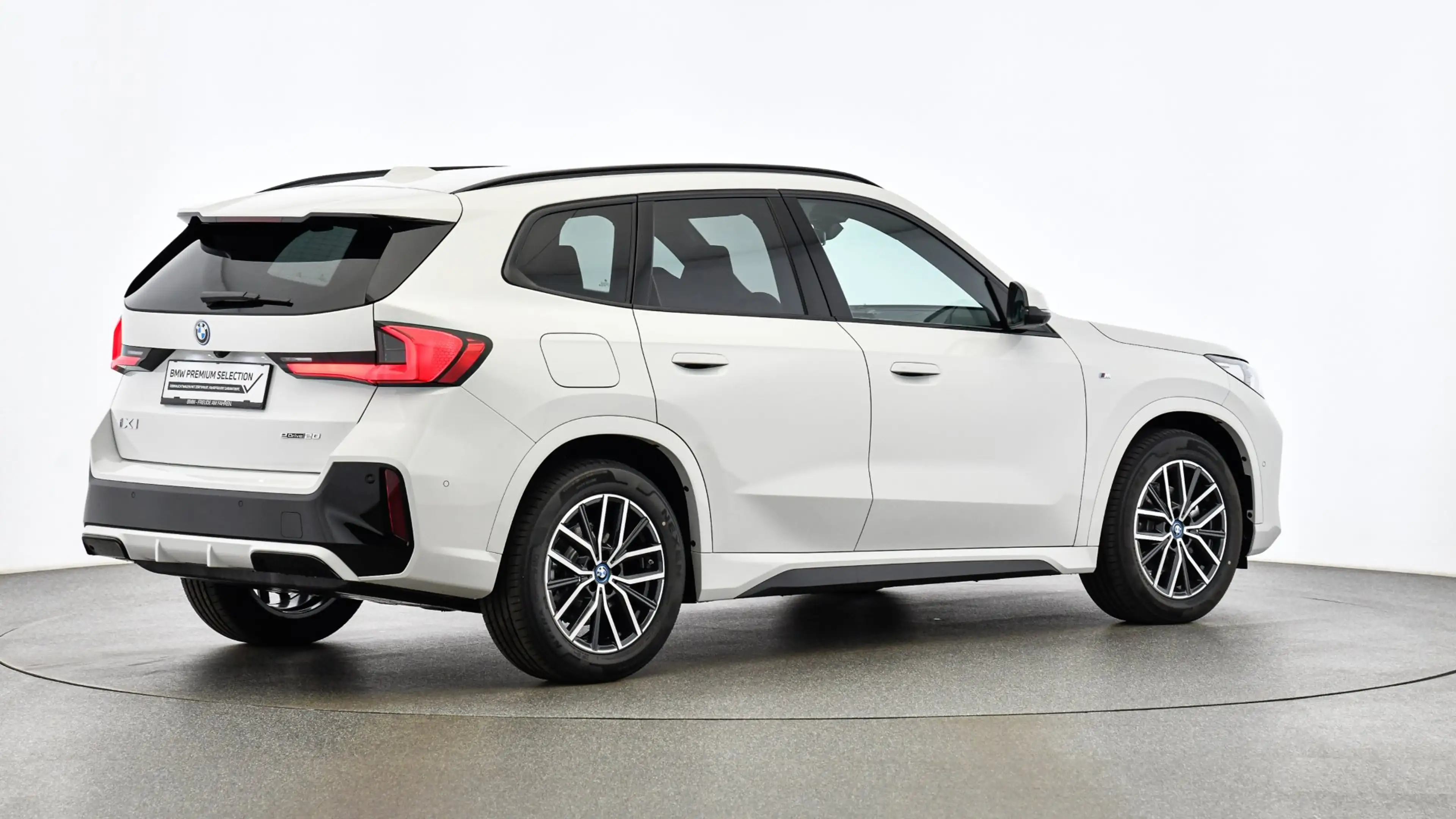 BMW iX1 eDrive20 — photo 9