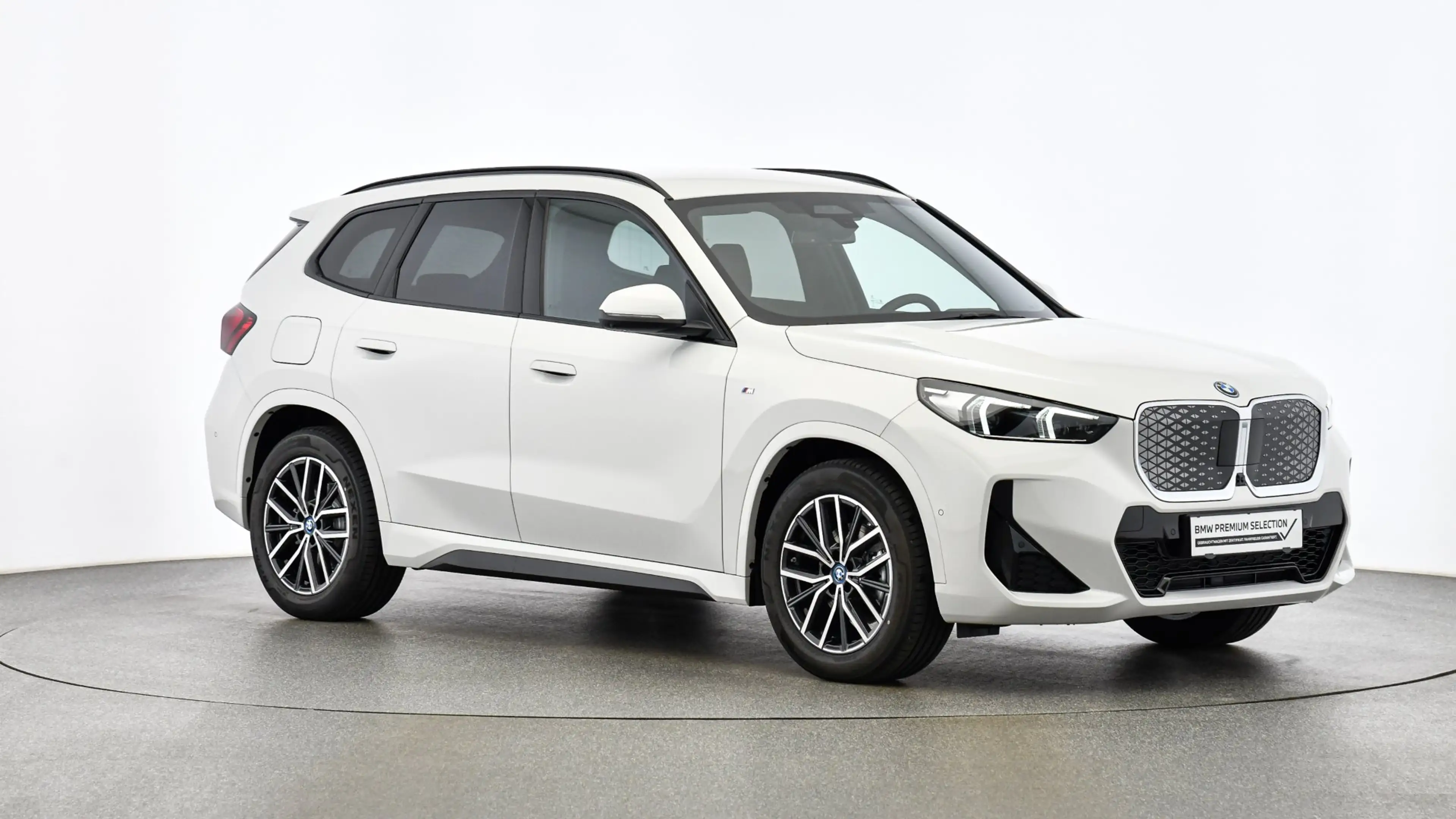 BMW iX1 eDrive20 — photo 7