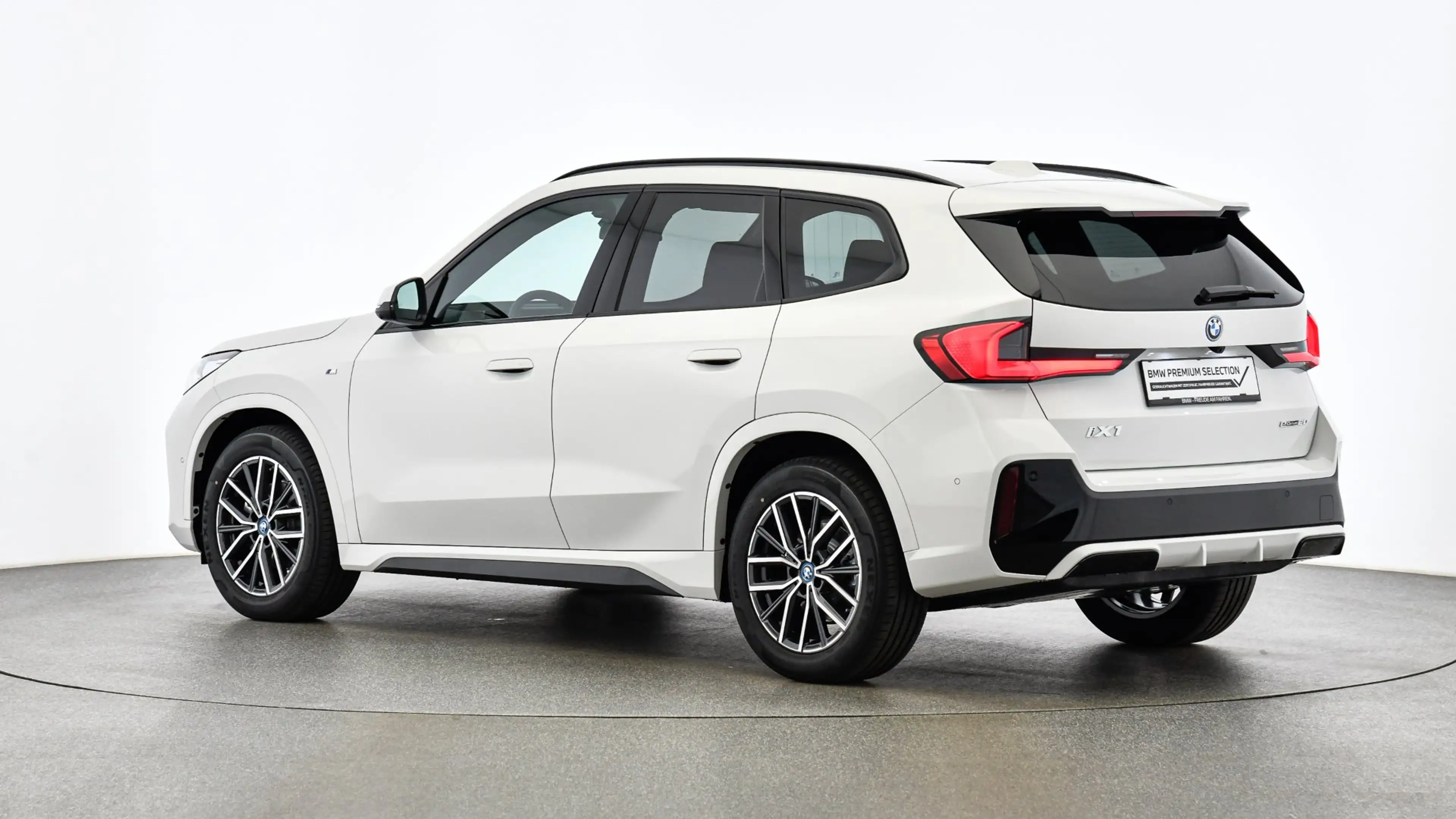 BMW iX1 eDrive20 — photo 3
