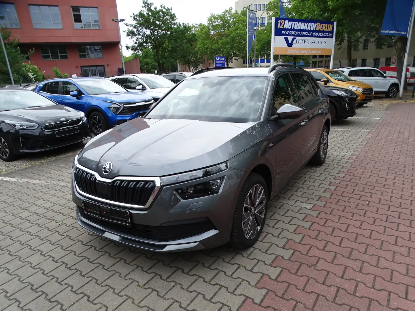 Skoda Kamiq 1.5 TSI Tour Automatik noch Skoda Garantie Grigio - 1