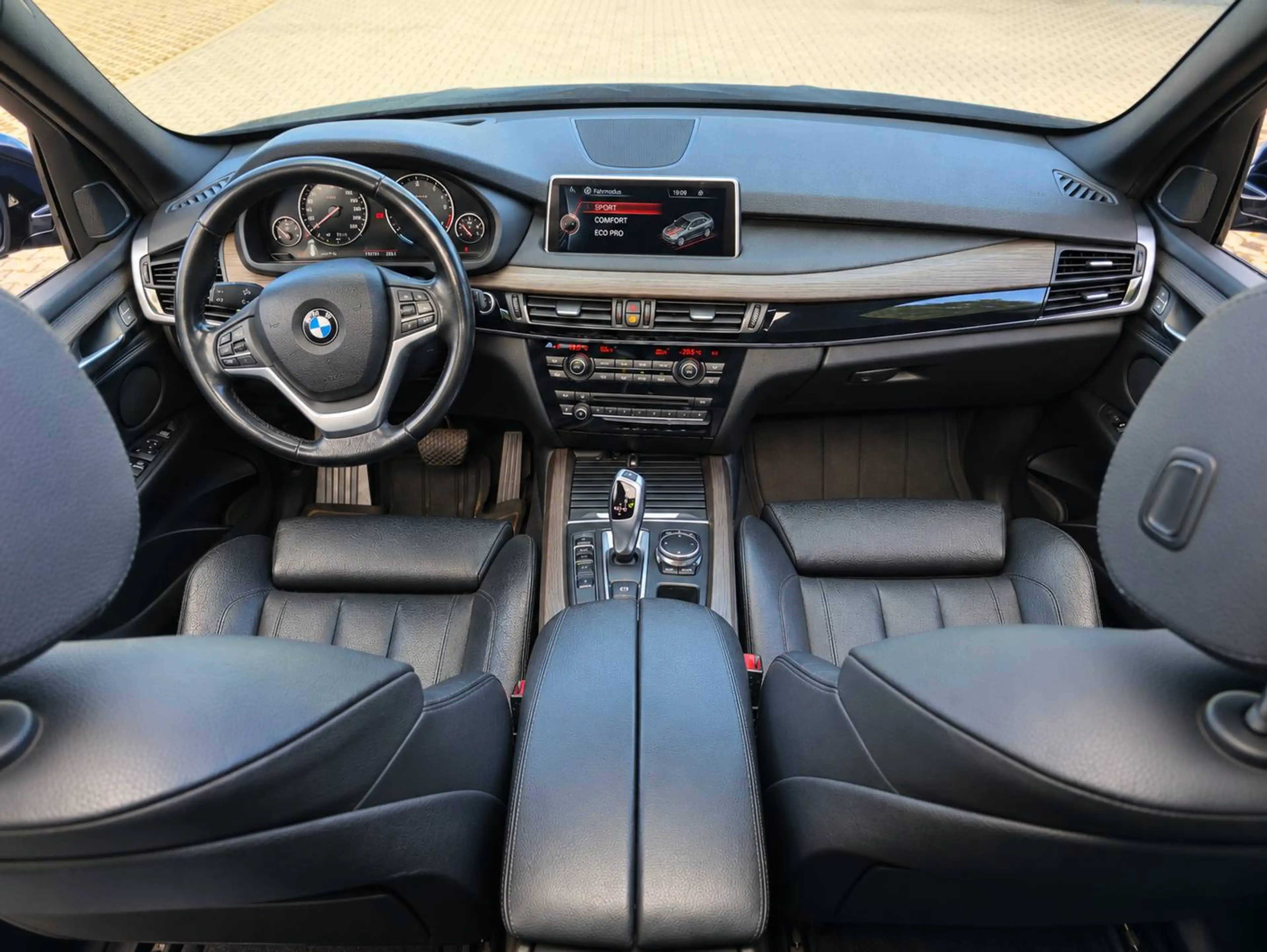 BMW X5 xDrive 30d F15 – Pano / Kamera / Kurvenlicht / Leder Memory / 20 Zoll — photo 4