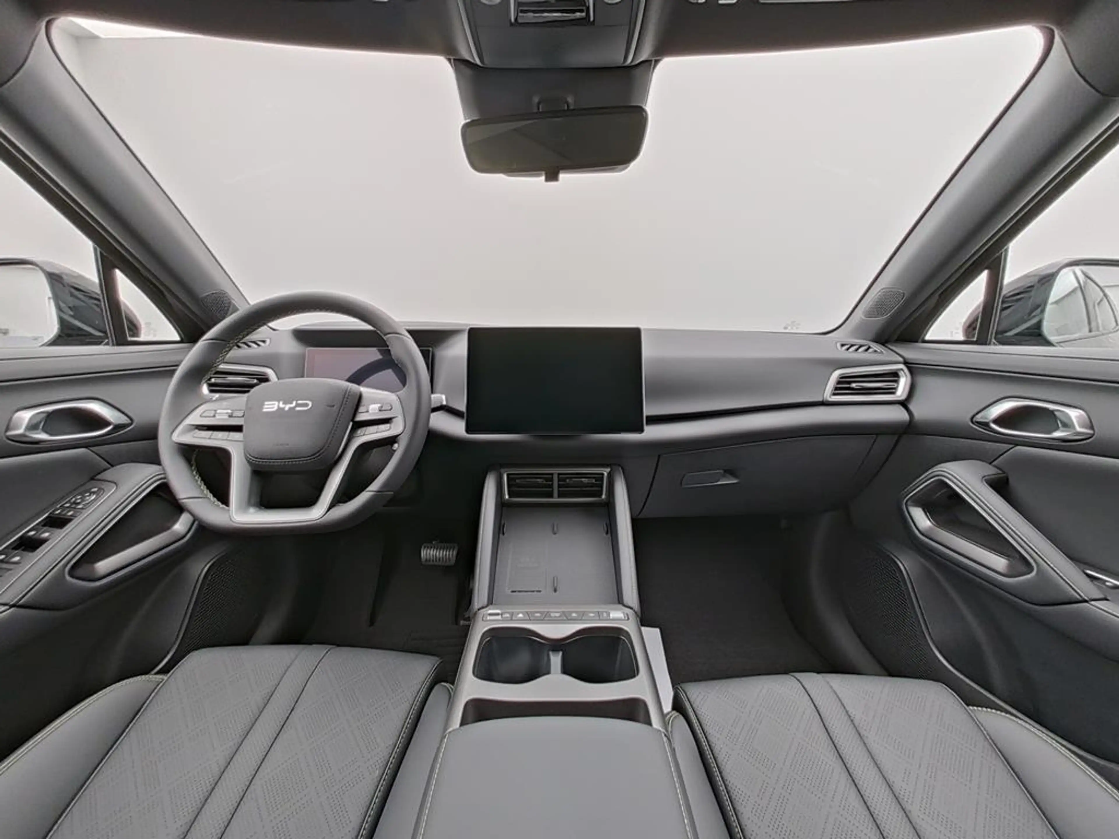 BYD Atto 2 DM-i Boost — photo 12
