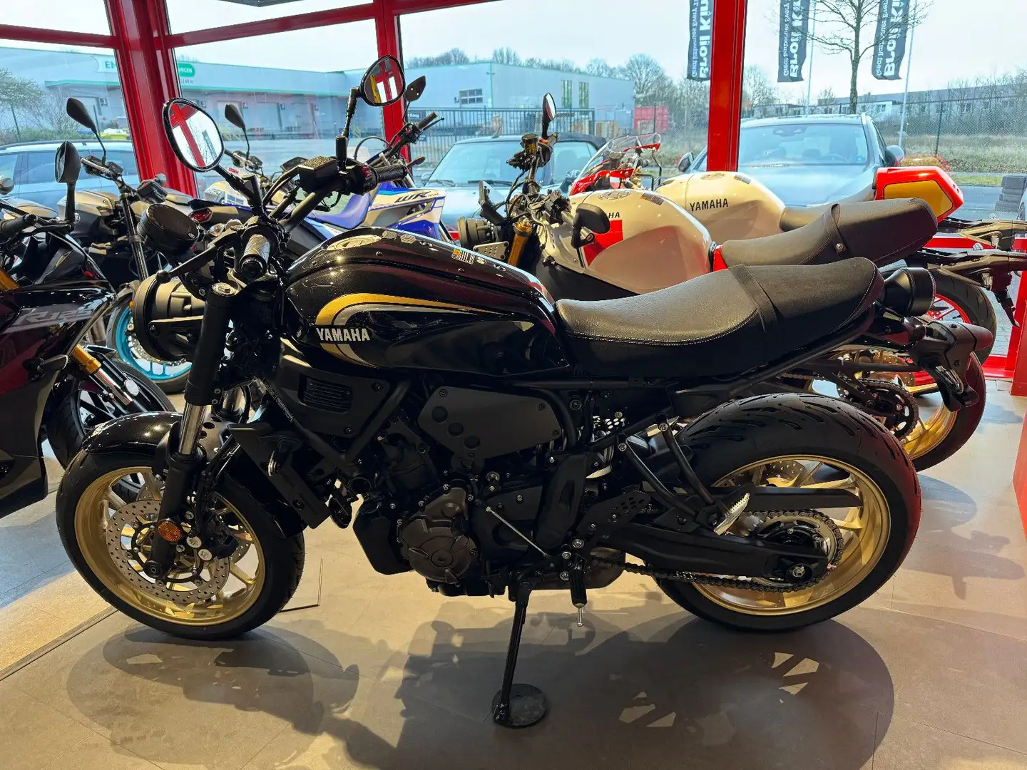 Yamaha XSR 700 Negro - 2