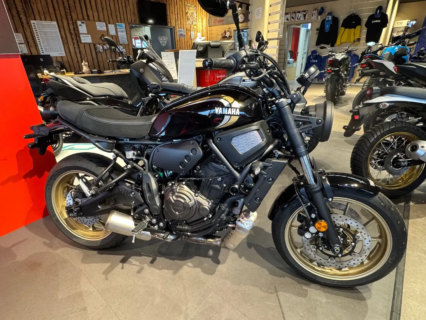 Yamaha XSR 700 Negro - 1