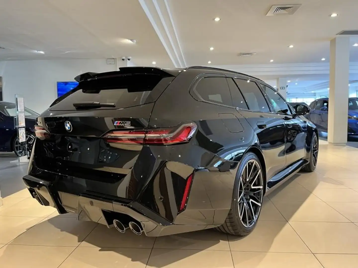 BMW M5 4.4 V8 PHEV 727ch - 2