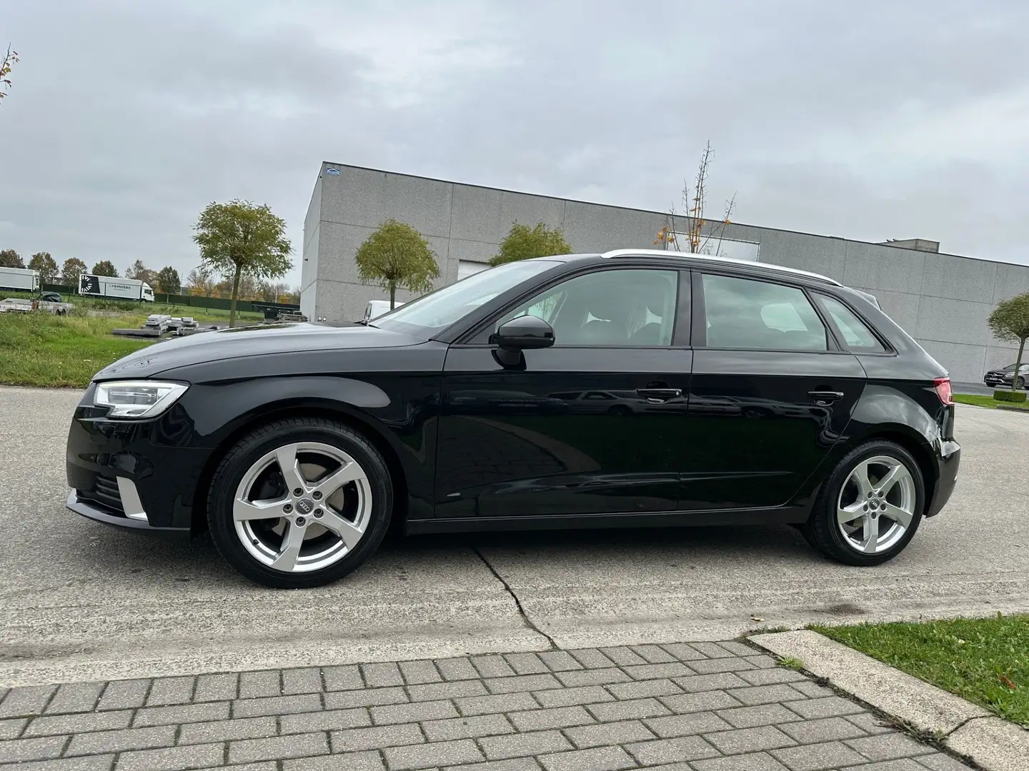 Audi A3 A3 1.5 tfsi 150pk*s-tronic* SPORT* nieuwstaat* Zwart - 2