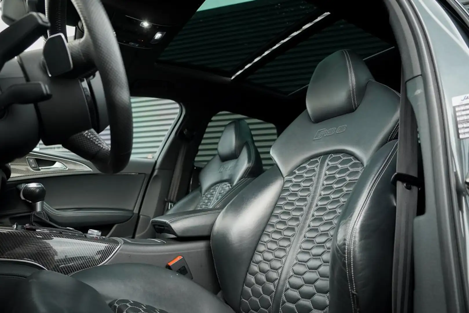 Audi RS6 Avant 4.0 TFSI quattro Pro Line Plus / Pano / Bose Grau - 2