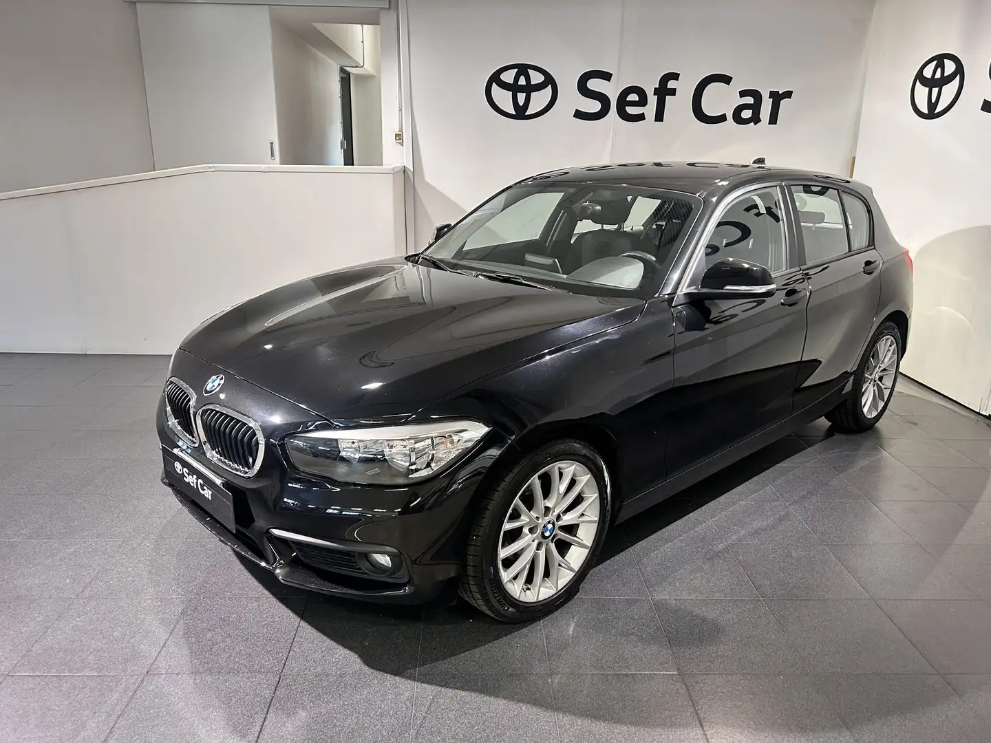 BMW 118 118d 5p. Advantage Schwarz - 1