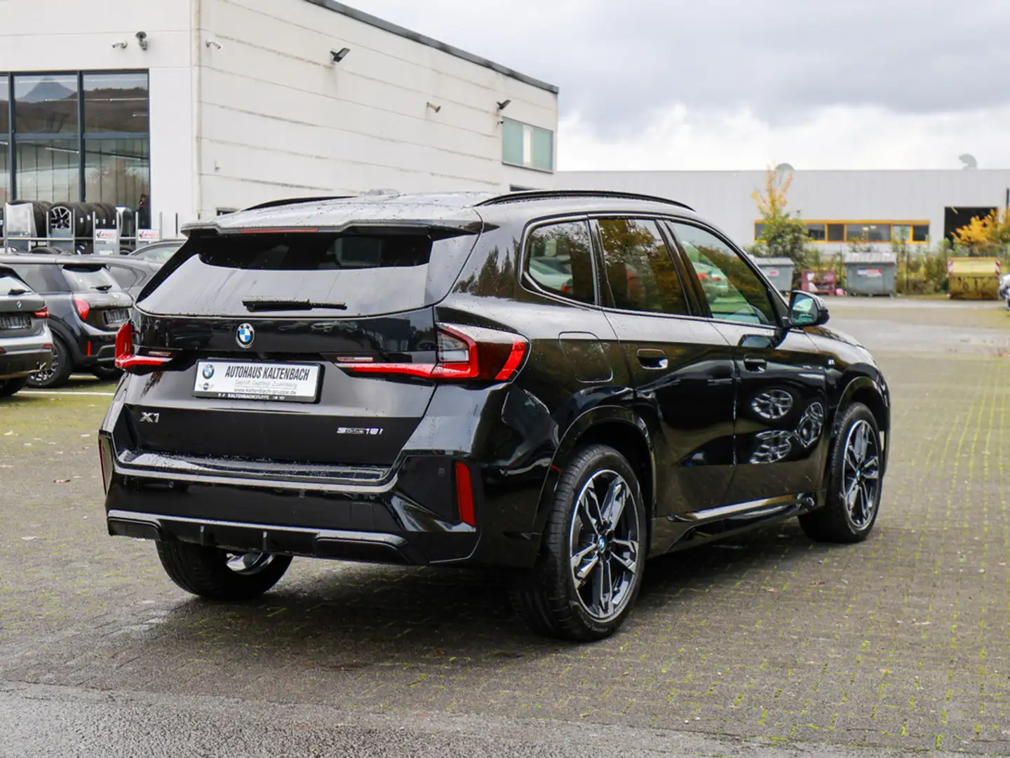 BMW X1 sDrive 18i M-Sport AHK PANO LED ACC NAVI Negro - 2