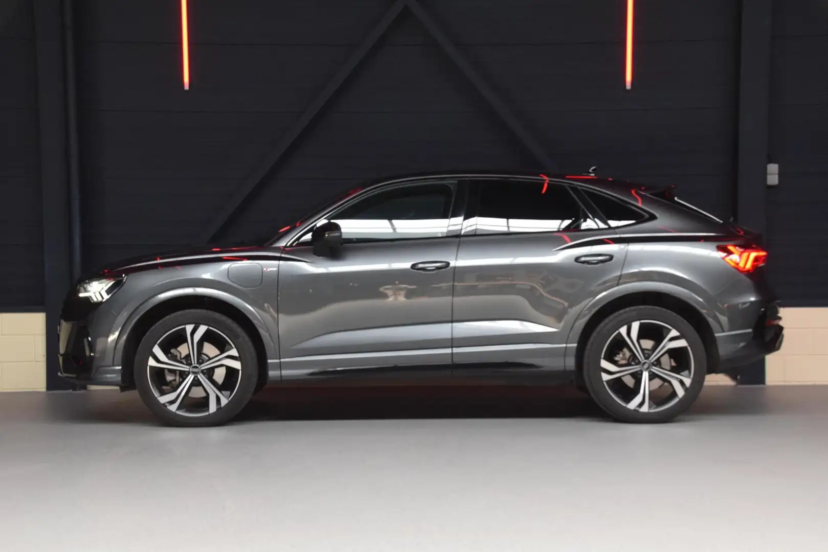 Audi Q3 Sportback 45 TFSI e S Edition|SONOS|ACC|ELEK. STOE Grijs - 2