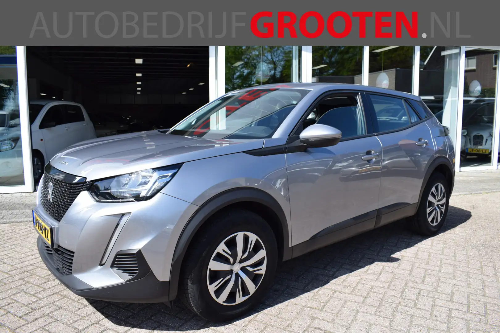Peugeot 2008 1.2 PureTech Active Grijs - 1