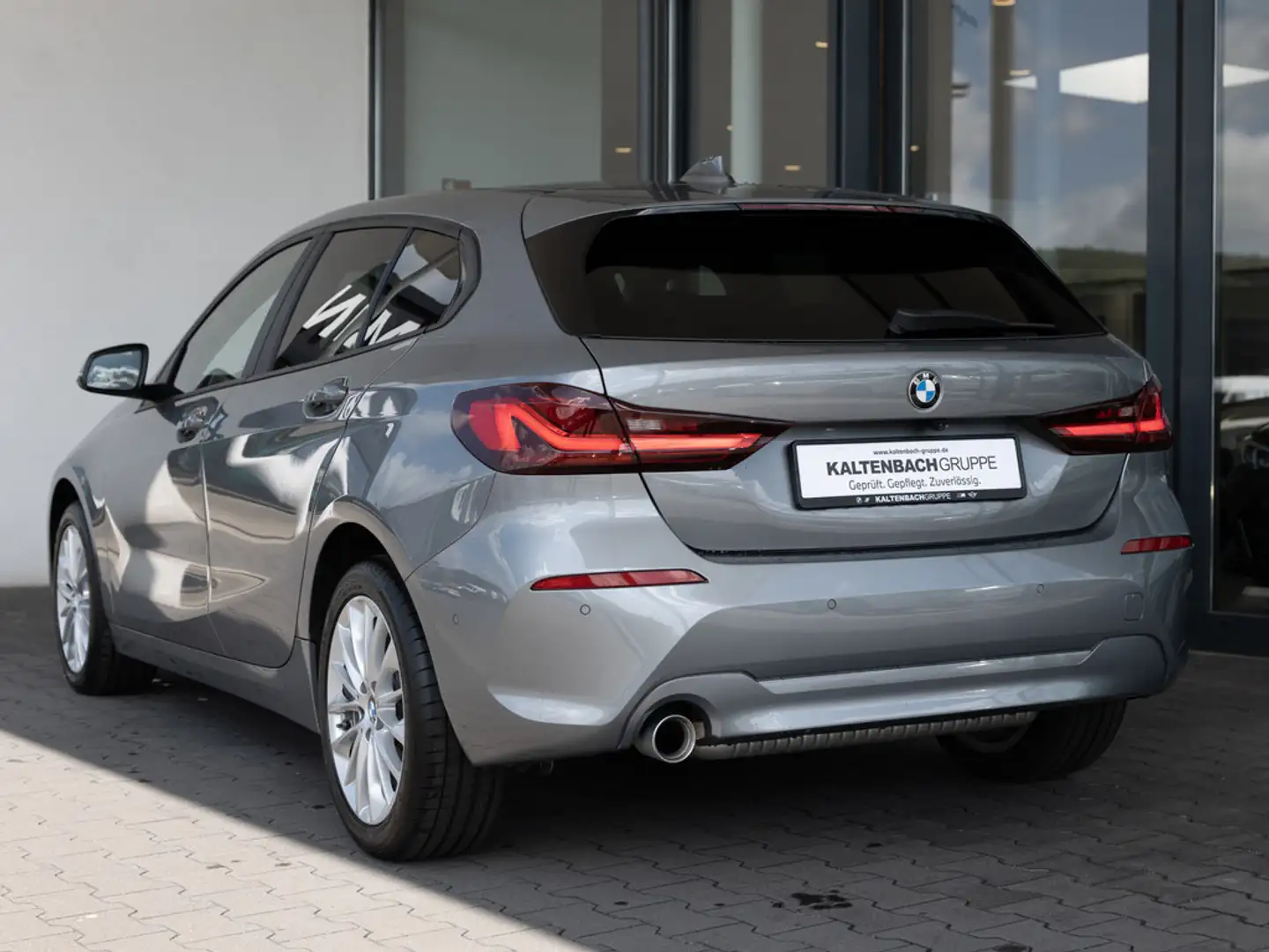 BMW 118 i Advantage PANO LED ALUFELGEN 17 ZOLL ACC Gris - 2