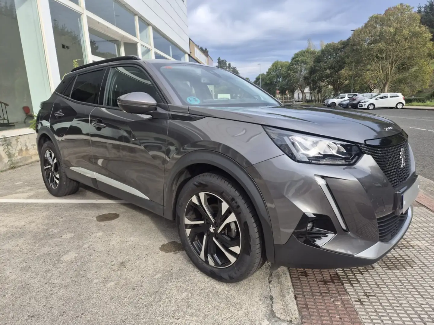 Peugeot 2008 1.2 PureTech S&S Allure Pack EAT8 130 Grijs - 2