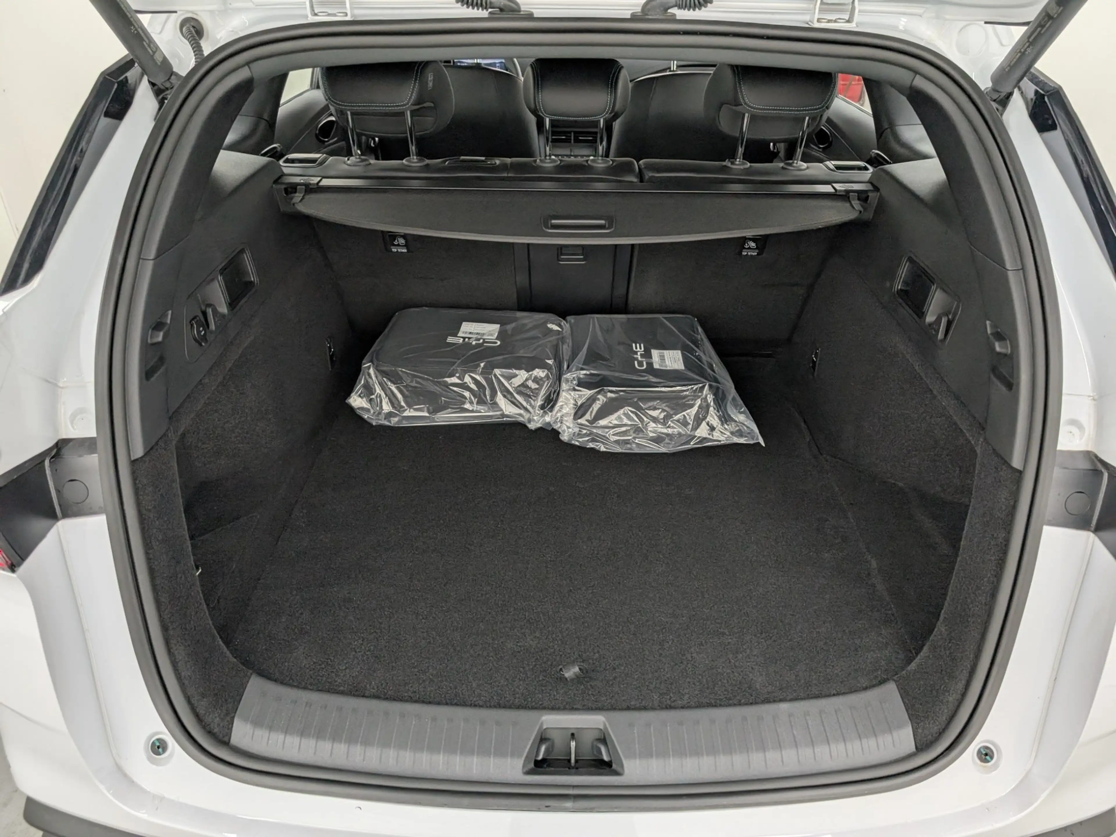 BYD Seal 6 DM-i Touring Boost Rückfahrkamera Navi — photo 10