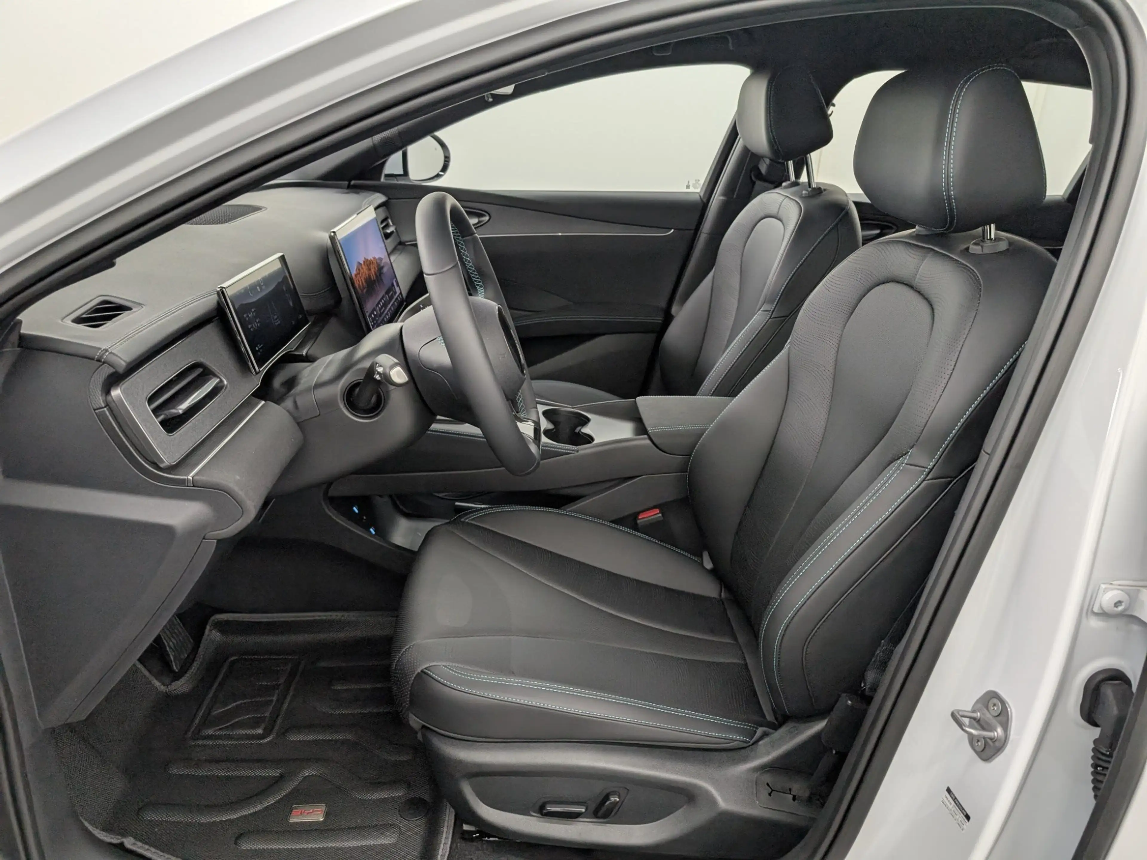 BYD Seal 6 DM-i Touring Boost Rückfahrkamera Navi — photo 8