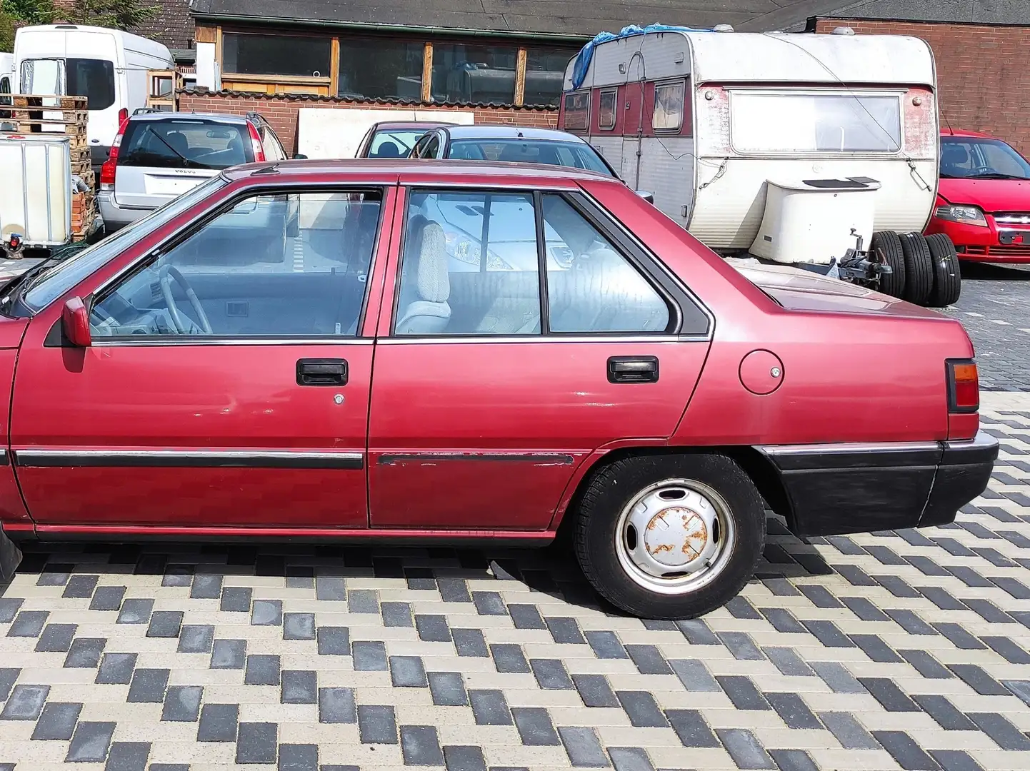 Mitsubishi Lancer 1 Familienbesitz. Opa Fahrzeug Rot - 1