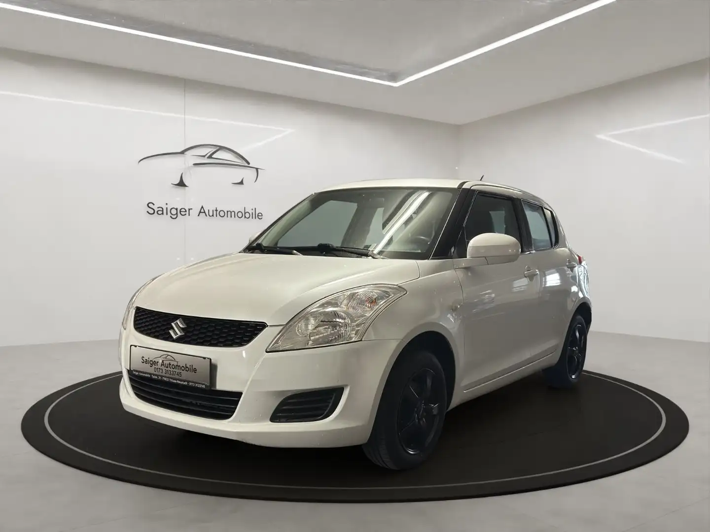Suzuki Swift Club 4x4 PDC  SHZ TMP Weiß - 1