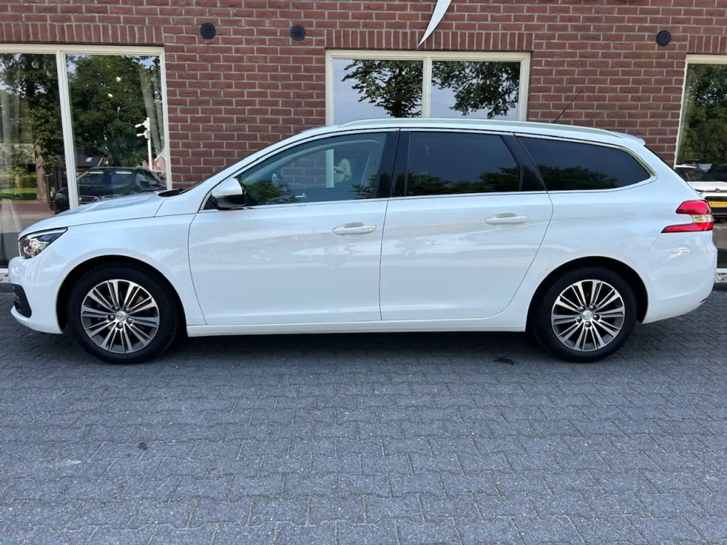 Peugeot 308 SW 1.2 PureT.Blue Lease Allure STOELVERW. / DIGI C Wit - 2