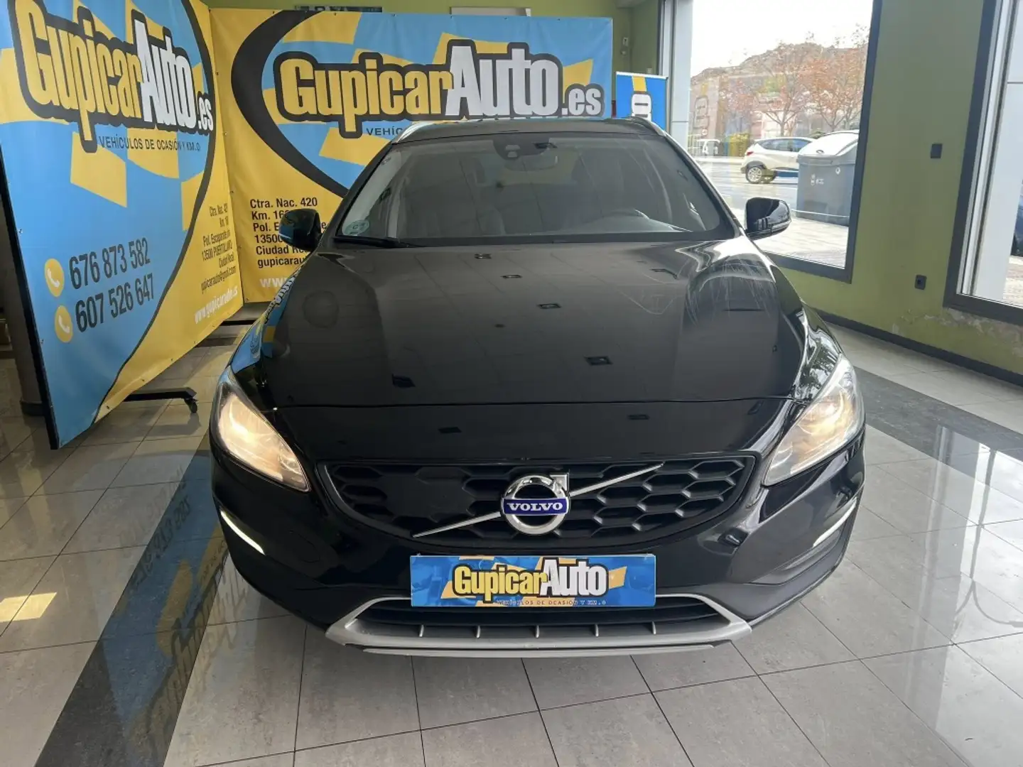 Volvo V60 Cross Country D3 Aut. Noir - 2