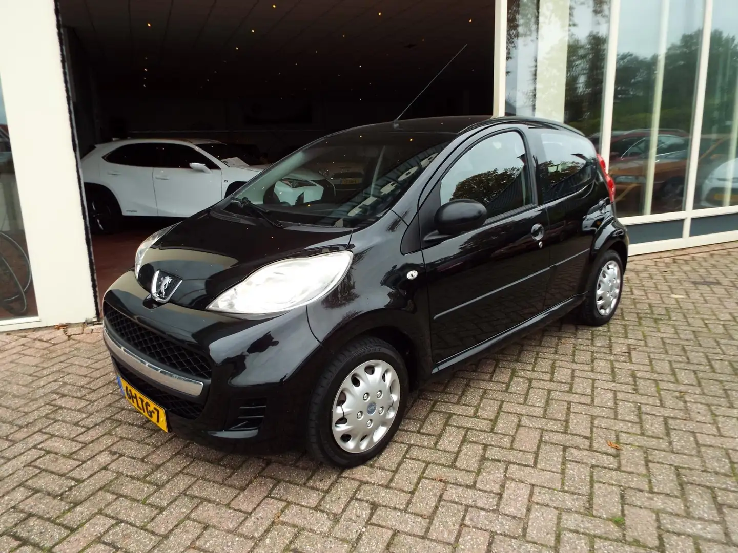 Peugeot 107 1.0-12V XS AIRCO-5DRS-CPV-APK Negro - 2