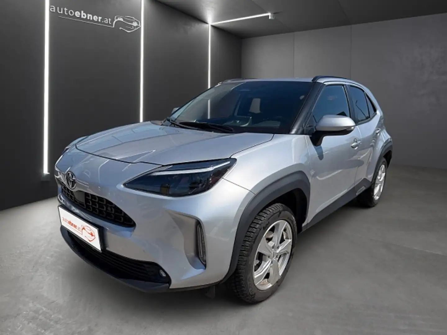 Toyota Yaris Cross Yaris Cross 1,5 RADAR+RFK+ASSIST+LED+SHZ Grau - 1