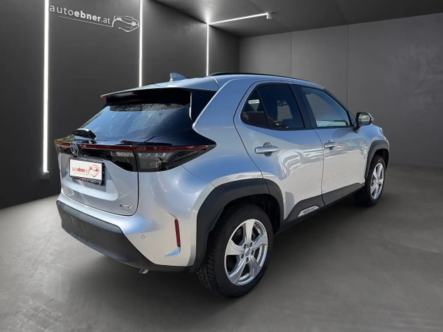 Toyota Yaris Cross Yaris Cross 1,5 RADAR+RFK+ASSIST+LED+SHZ Grau - 2