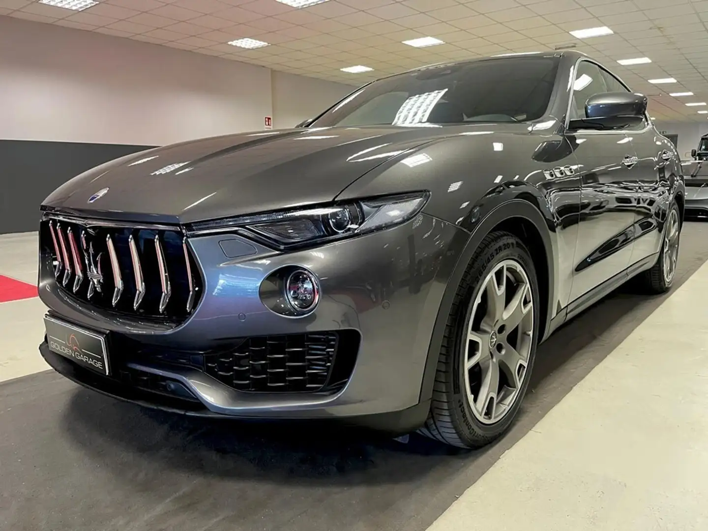 Maserati Levante V6 Diesel AWD Gris - 2